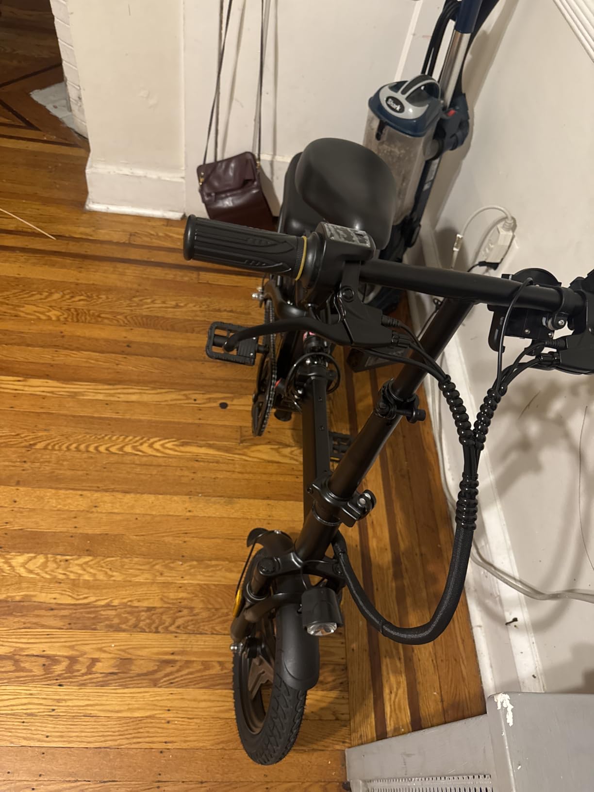 LELEKUAI Electric Bike for Adults, 560-1200W Peak Motor Commuter Ebike, 20-28MPH Speed, 32 Miles Range, Removable Waterproof Battery, Dual Disc Brakes Electric Bicycle, UL 2849 Certified customer photo 1