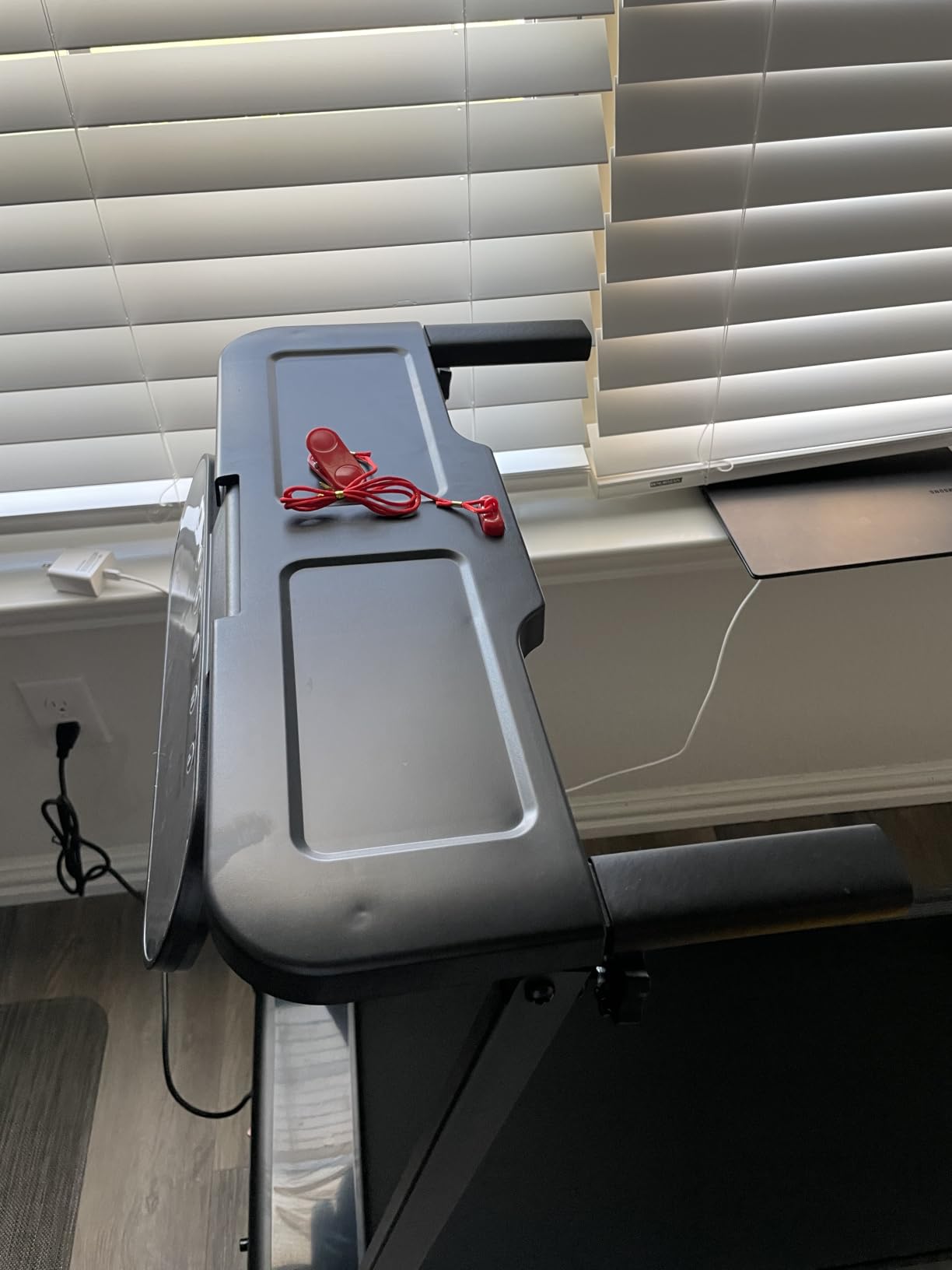 Portable Walking Pad Treadmill for Home, Treadmills with Handles, 3.0HP Compact Walking Pad Treadmill with Handle Bar, 0.6-7.6MPH Mini Walking Treadmill for Home Small, 350LB Capacity customer photo 2