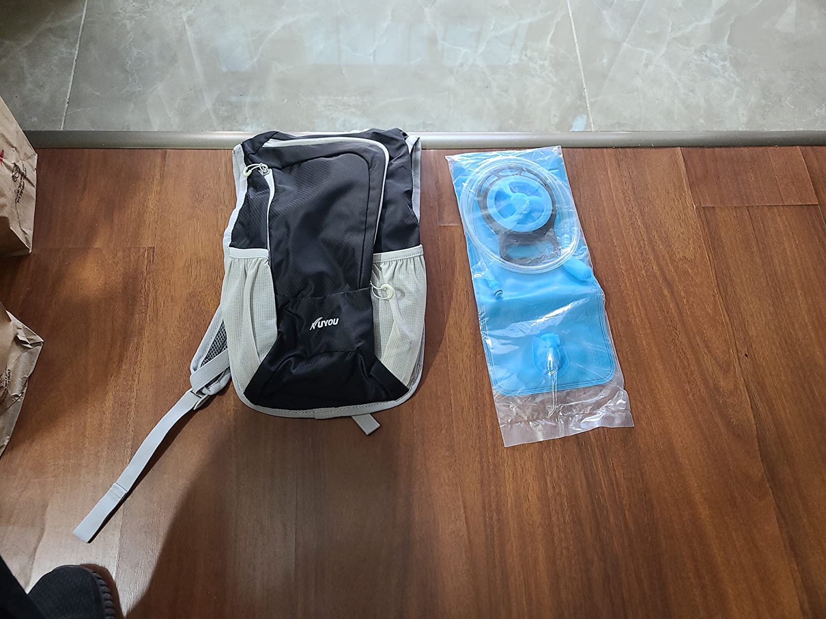 KUYOU Running Vest for Women & Men, Lightweight Hydration Backpack with 2L Water Bladder customer photo 1