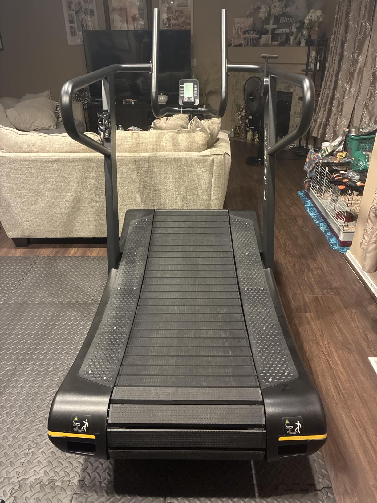 Curved Manual Treadmill – 8-Level Resistance, Self-Powered Non-Electric Running Machine with 5-Layer Shock-Absorbing Belt, Digital Monitor for Home Gym & Light Commercial Use customer photo 1