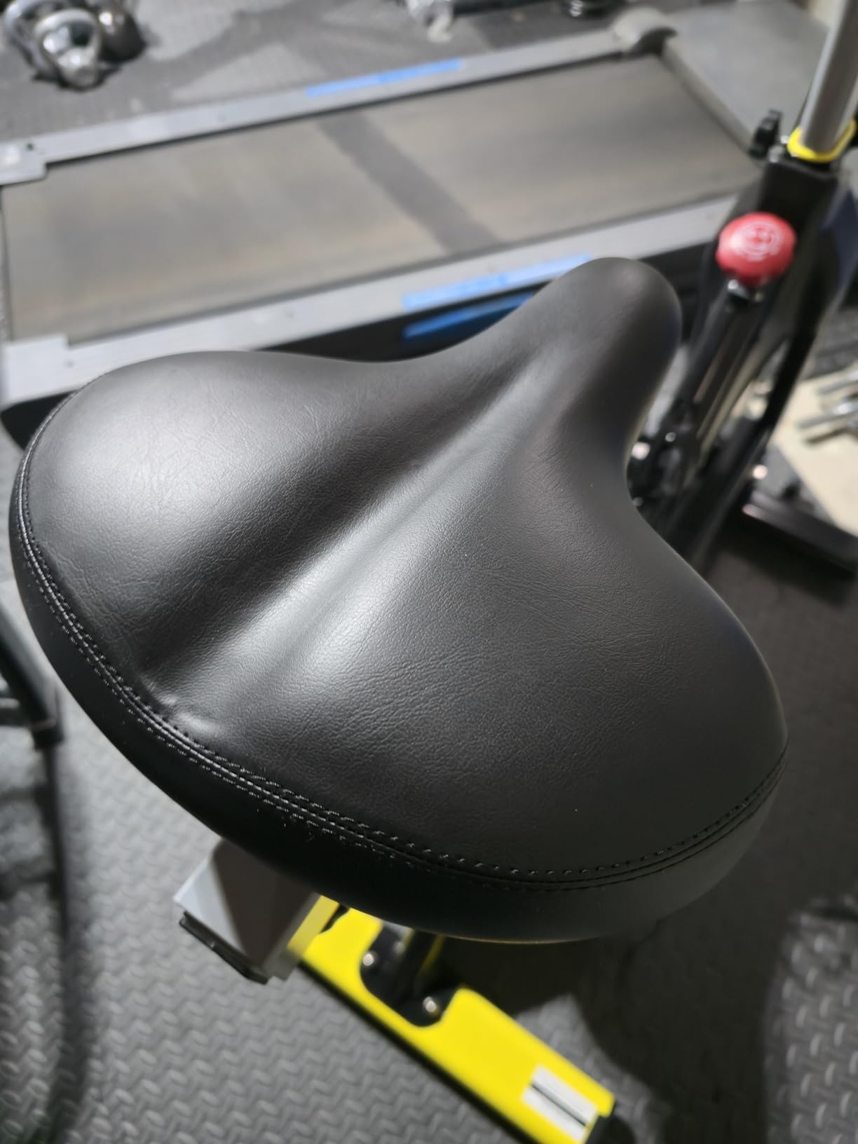 pooboo Magnetic Exercise Bike, 350 LBS Capacity, Stepless Magnetic Resistance customer photo 2