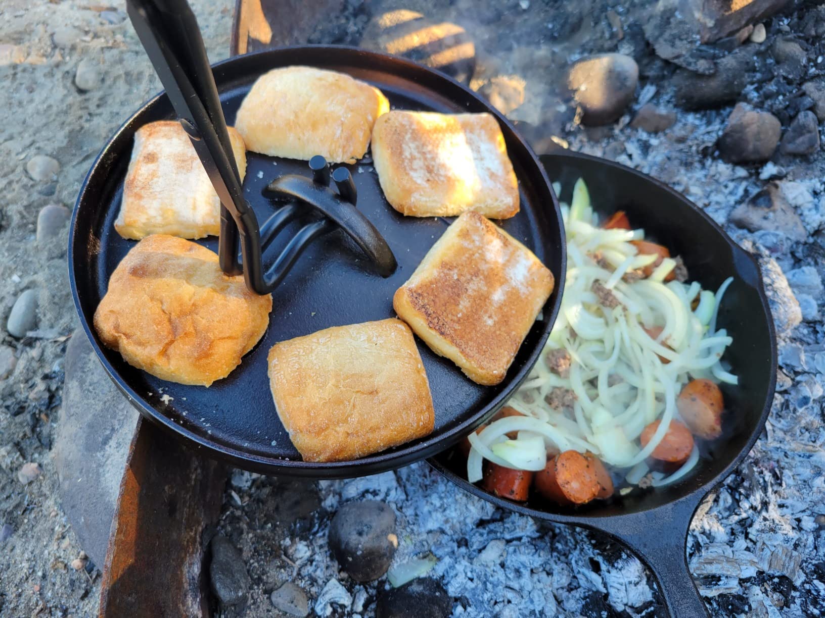 Lodge Pre-Seasoned Cast Iron Deep Camp Dutch Oven with Lid, 8 Quart customer photo 1