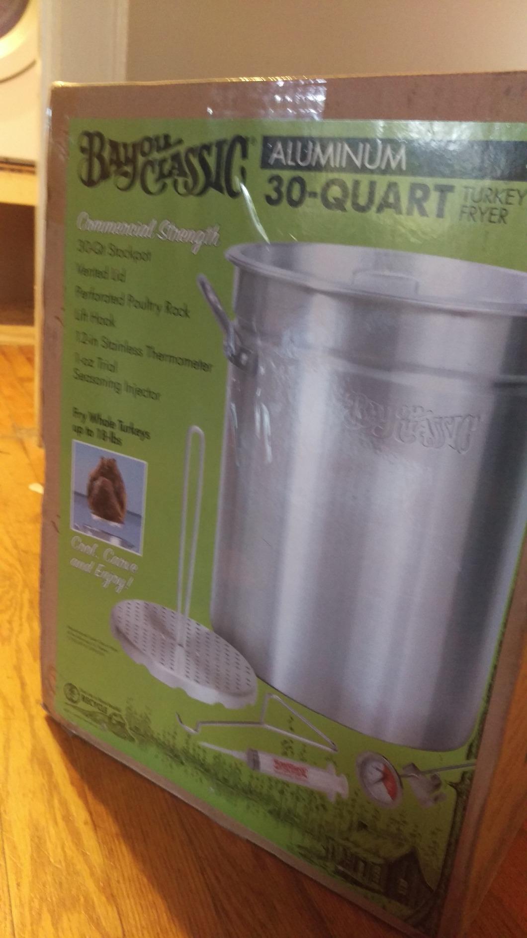 Bayou Classic Turkey Fryer Set - Poultry Rack, Hook, Thermometer, Injector - 30 Qt - Aluminum customer photo 2