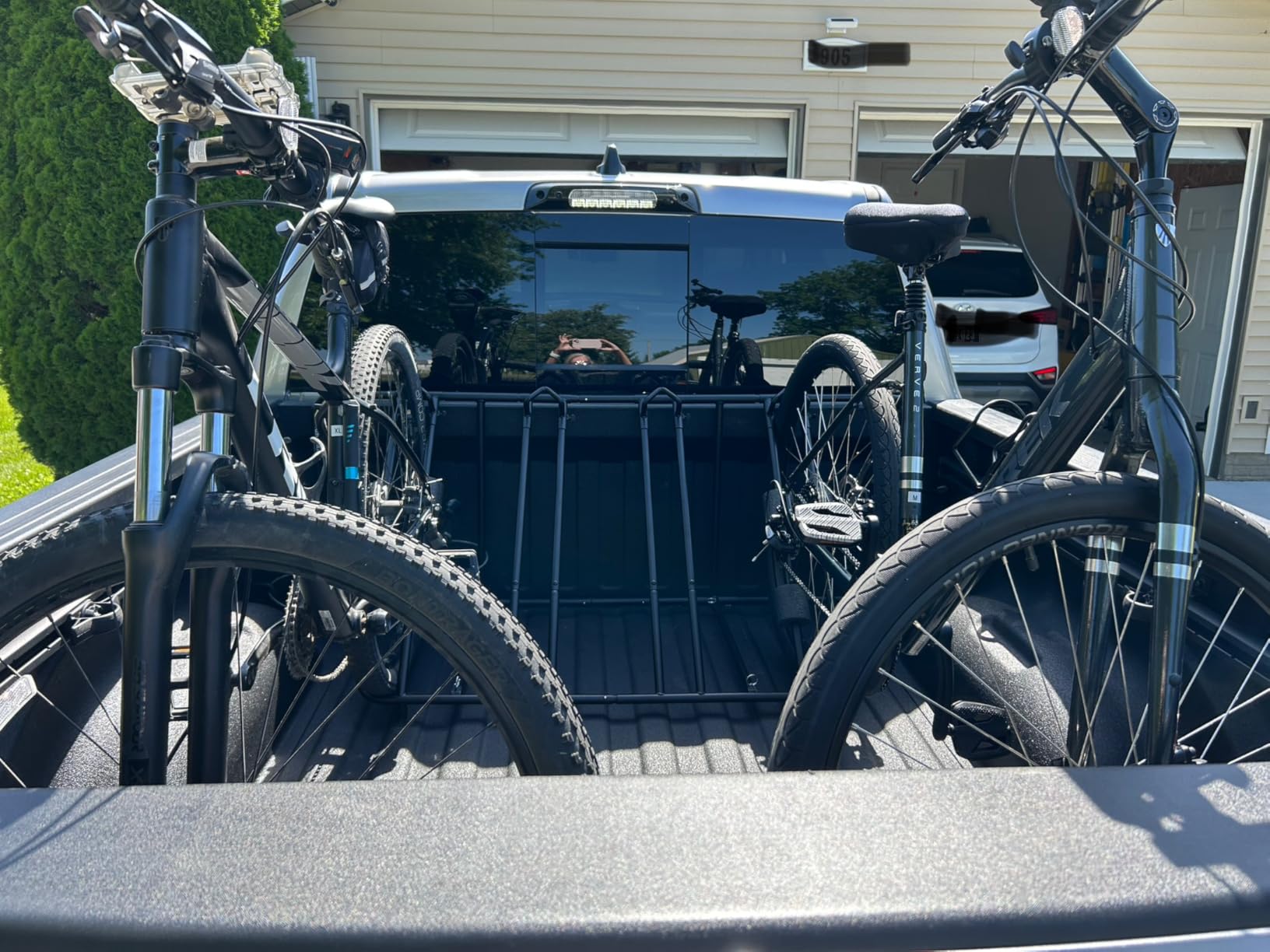 Advantage Heininger Truck Bed Bike Rack – Hauls 4 Bikes Without Wheel Removal, Tool-Free Assembly, Lockable Cable, Adjustable 53.5