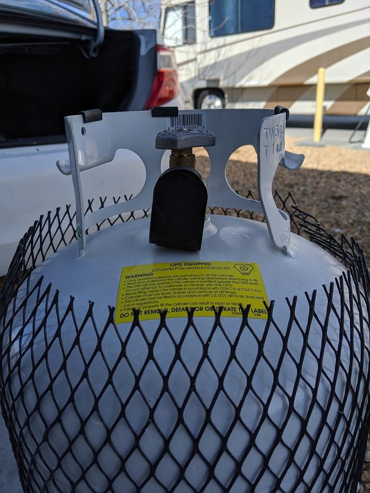 Flame King YSN401 Steel Propane Tank Cylinder With Overflow Protection Device Valve, 40 Lb, White customer photo 1