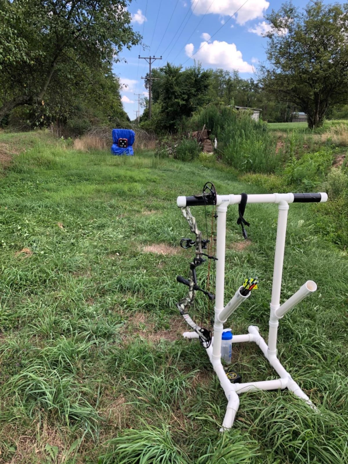 BLOCK Classic Layered Foam Archery Target, 18” x 18” x 13.5”, 2-Sided Shooting, Unique Open Layer Design Stops Field Points and Broadheads with Friction Not Force, Easy Arrow Removal, Top Carry Handle customer photo 2