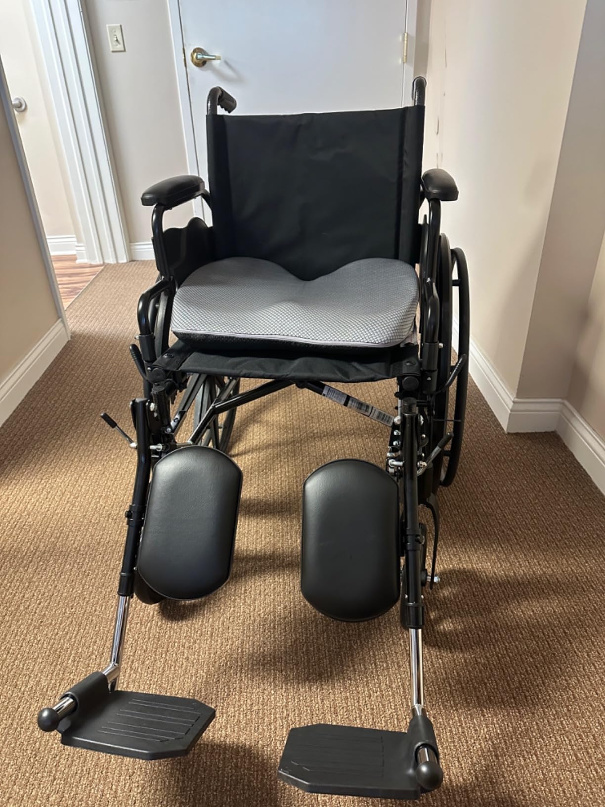 Medline Lightweight Wheelchair for Adults With Swing-Back, Desk-Length Arms, Elevating Leg Rests; 18W