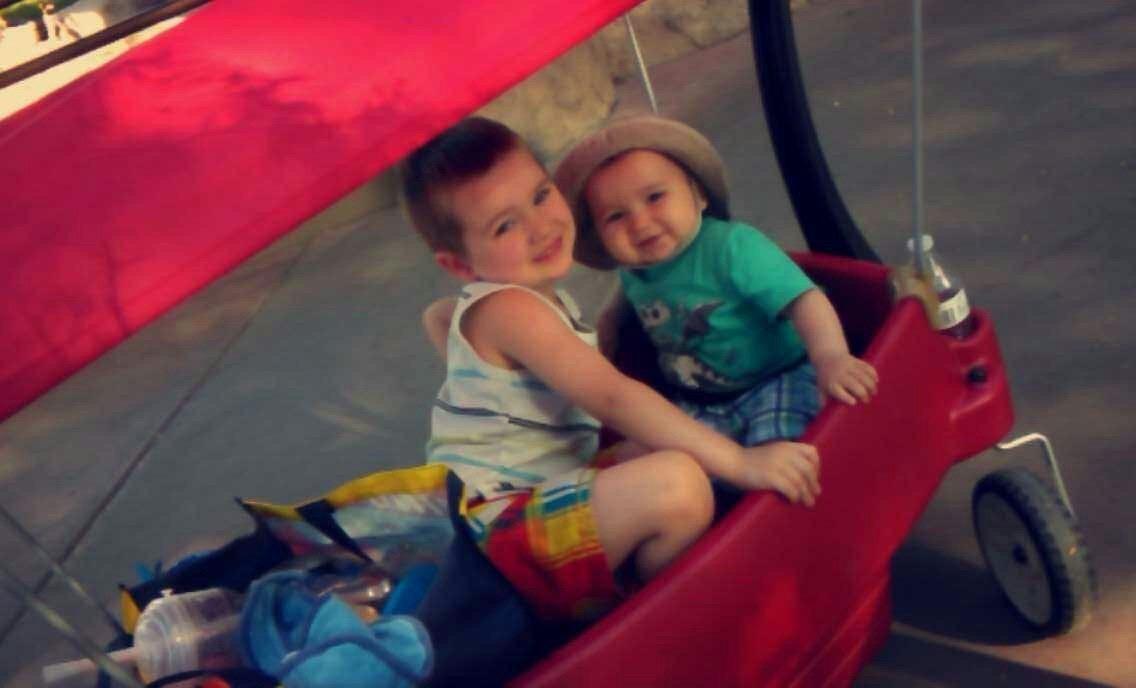 Step2 All Around Canopy Wagon, Kids Ride On Toy, Stroller Substitute, Includes Seat Belts, Made of Durable Plastic, Max Weight 75 lbs., For Toddlers 1.5-5 Years Old customer photo 1