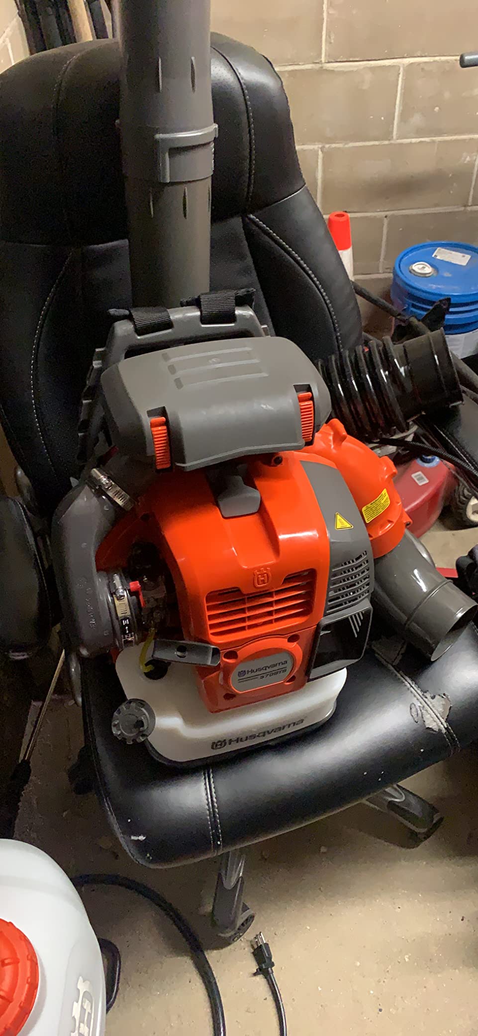 Husqvarna 570BTS Backpack Leaf Blower, Ergonomic Design, Gas Leaf Blower customer photo 2