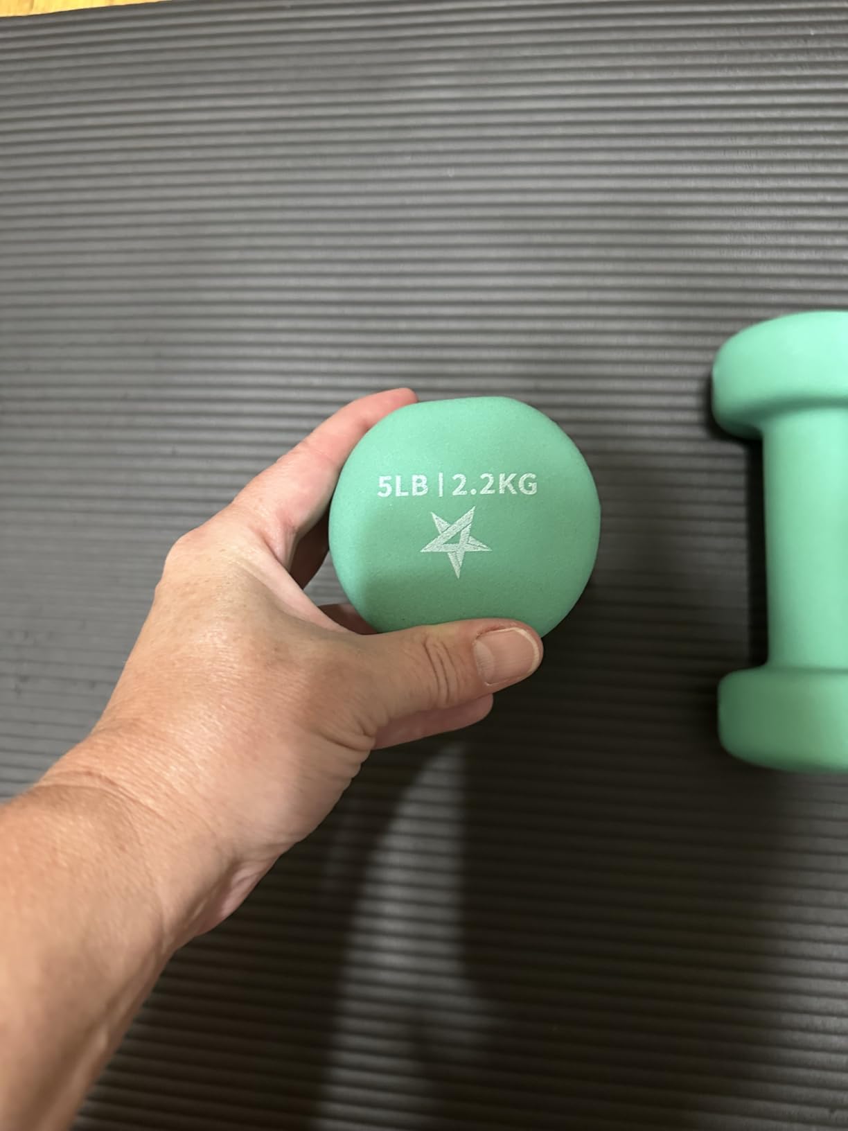 Yes4All Neoprene Coated Dumbbell Hand Weight Sets of 2 - Multiple Weight Options with 15 Colors, Anti-roll, Anti-Slip, Hexagon Shape customer photo 1