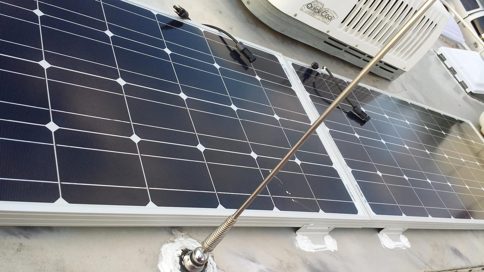 Renogy 200W 12V Monocrystalline Solar Panel Kit + 30A PWM Charge Controller customer photo 2