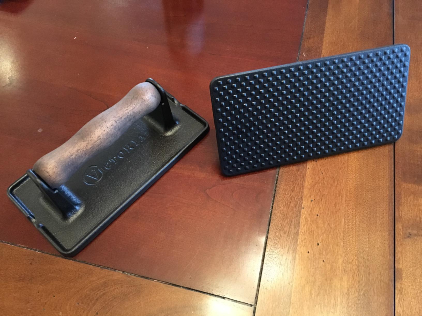 Victoria Cast Iron Panini Press, Burger Press, Bacon Press, Grill Press, Seasoned with 100% Kosher Certified Non-GMO Flaxseed Oil, Model Number: GAD-025 customer photo 1