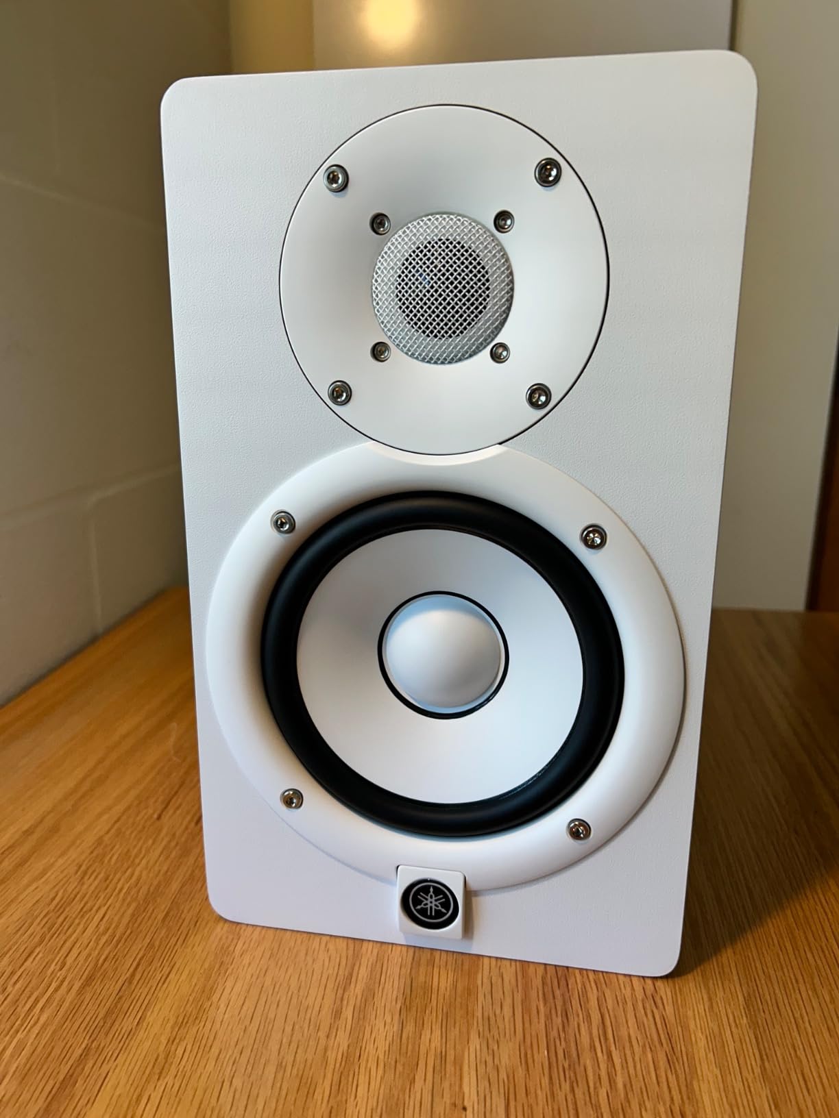 YAMAHA HS5 W 5-Inch Powered Studio Monitor (White, 2-Pack) Bundle (2 Items) customer photo 2