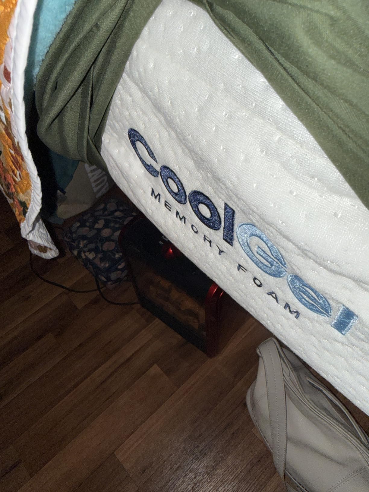 COOL GEL Memory Foam 8-Inch Mattress with Pillow, CertiPUR-US Certified, Mattress in a Box, Short Queen, White customer photo 1