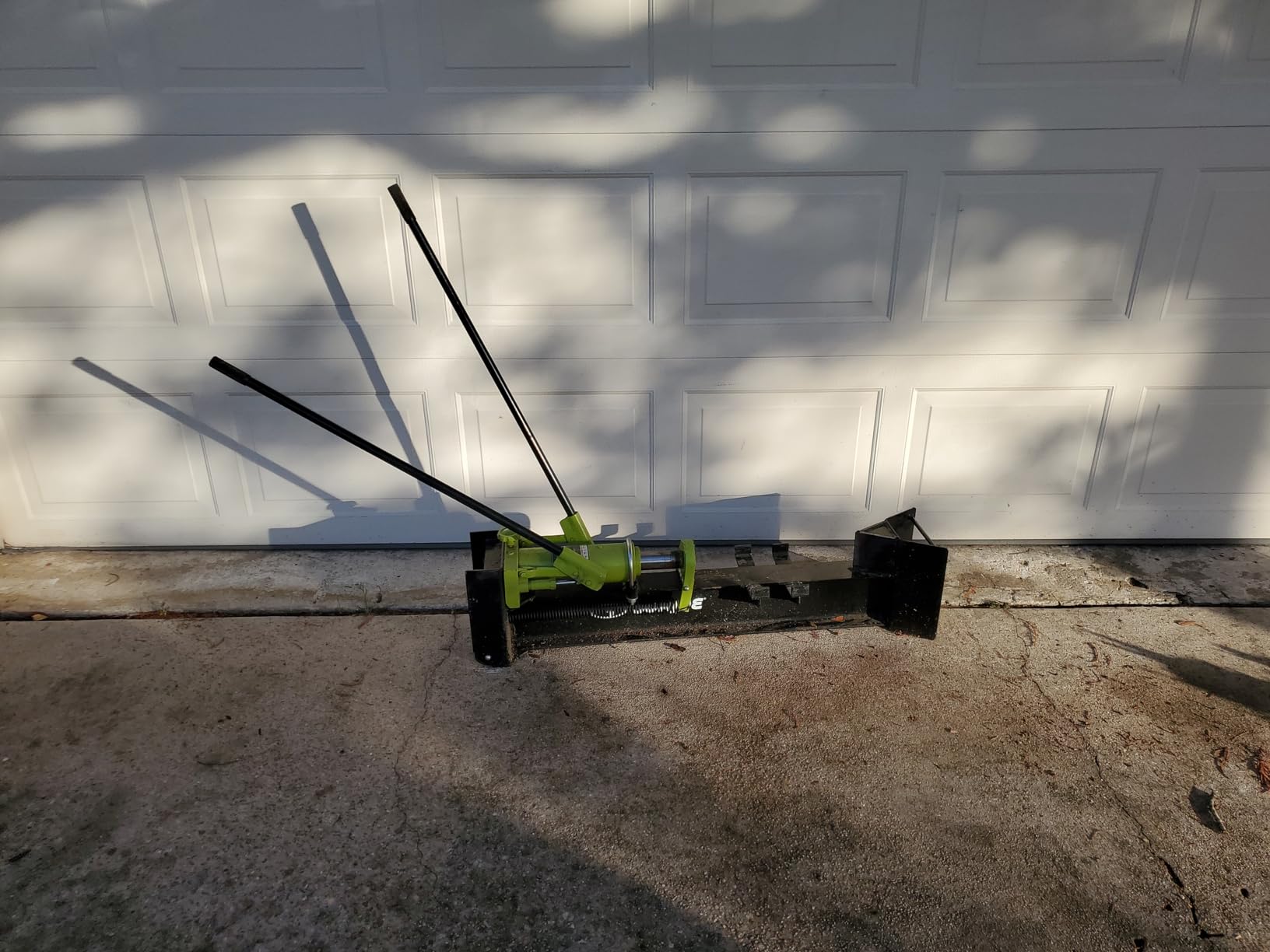 Sun Joe Cordless Manual Hydraulic Log Splitter, 10 Ton Capacity, LJ10M customer photo 2