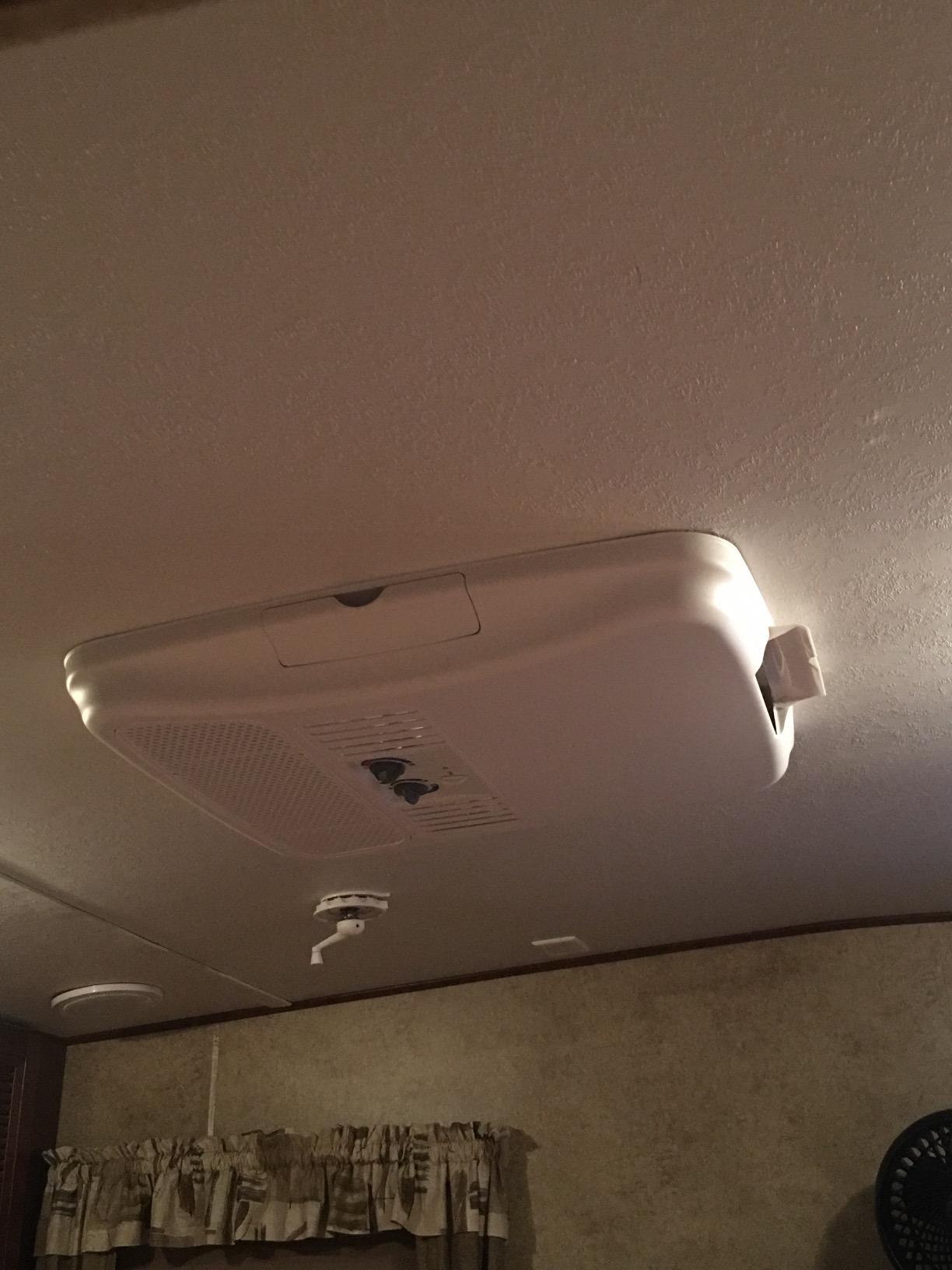 Dometic B59516.XX1C0 Brisk II Polar White Air Conditioner (15,000 BTU 410A) customer photo 2