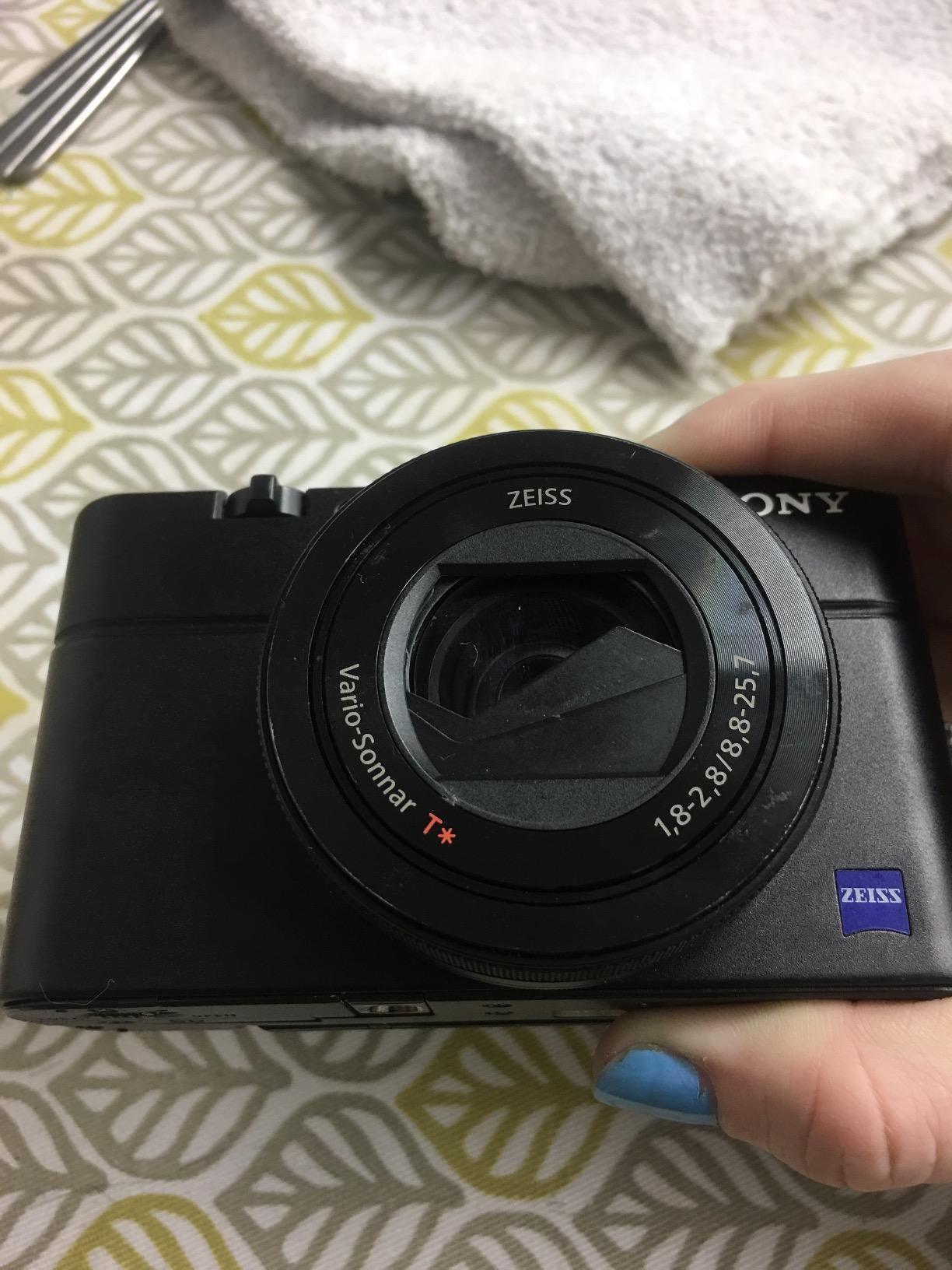 Sony RX100 IV 20.1 MP Premium Compact Digital Camera w/ 1-inch Sensor, 4K Movies and 40x Super Slow Motion HD DSCRX100M4/B, Black customer photo 2