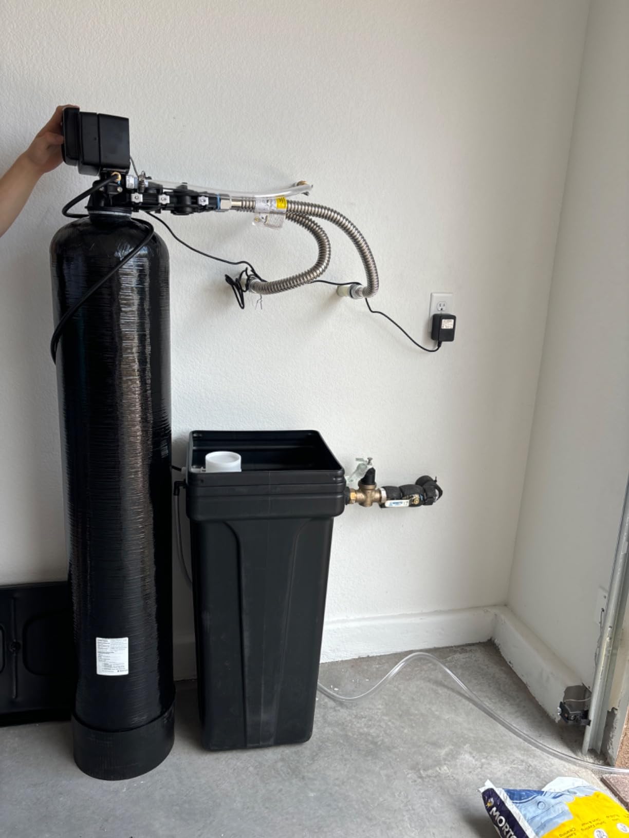 Fleck 5600 SXT Whole House Water Softener, 48,000 Grains, Black customer photo 1
