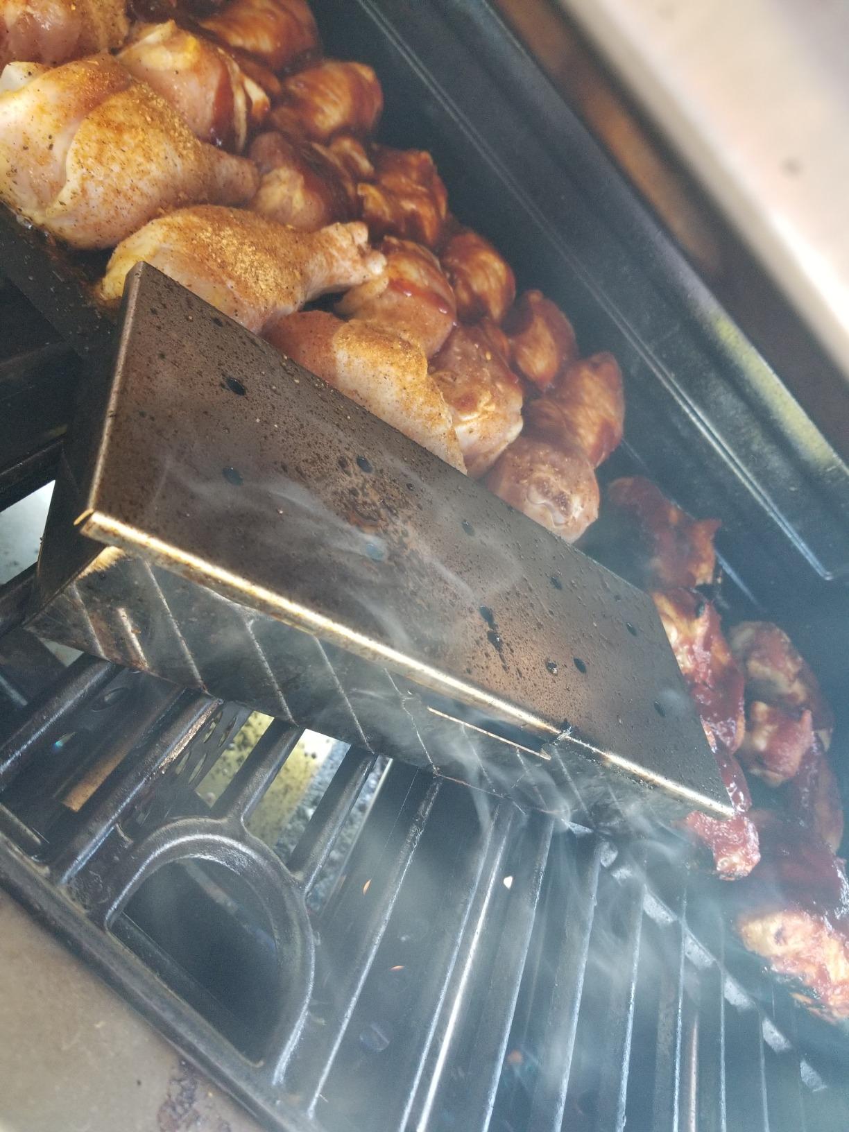 Char-Broil Stainless Steel Smoker Box, Silver, 3.75 x 1.6 x 9.25 inches customer photo 1
