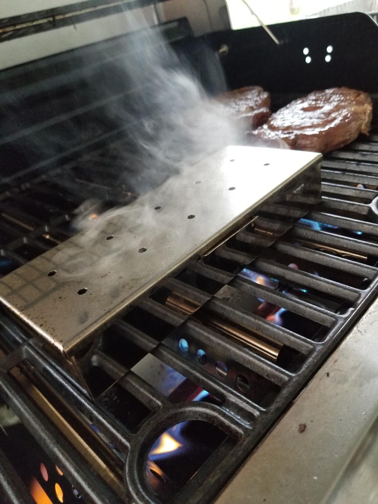 Char-Broil Stainless Steel Smoker Box, Silver, 3.75 x 1.6 x 9.25 inches customer photo 2