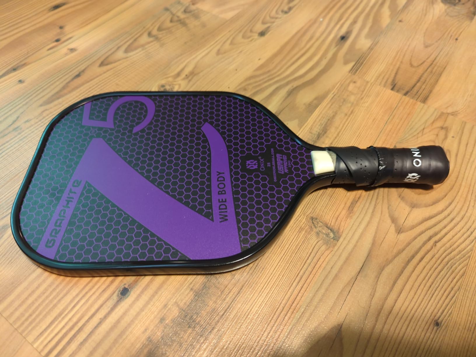 Onix Graphite MOD Z5 Carbon Fiber Pickleball Paddle with Wide-Body Shape. Honeycomb Core, Graphite Face & Cushion Comfort Pickleball Paddle Grip customer photo 2