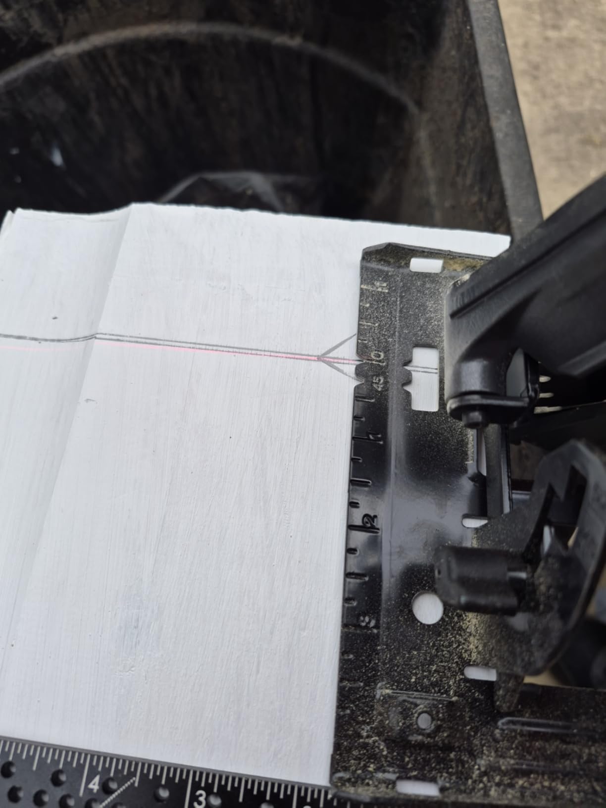 SKIL 15 Amp 7-1/4 Inch Circular Saw with Single Beam Laser Guide - 5280-01 customer photo 2