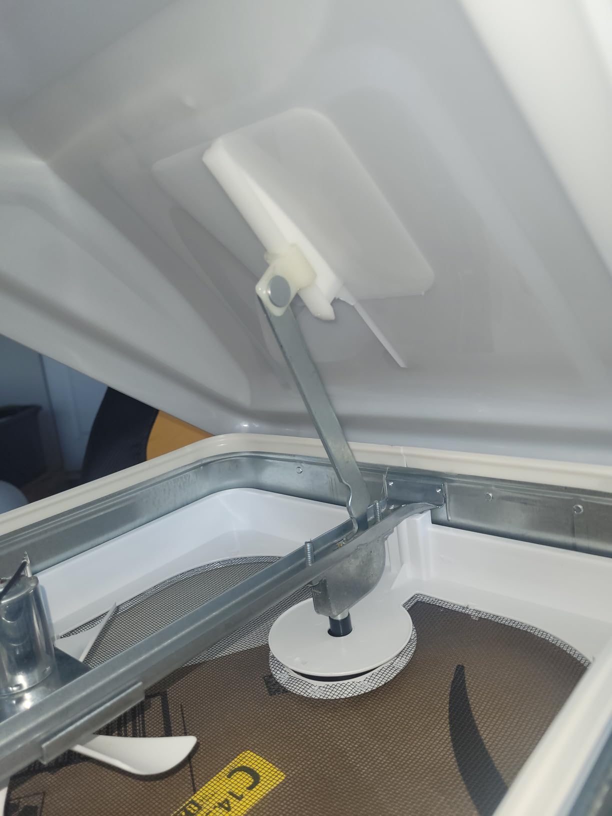 Ventline RV Roof Vent White w/ 12 Volt Fan, Putty & Screws¡­ customer photo 2