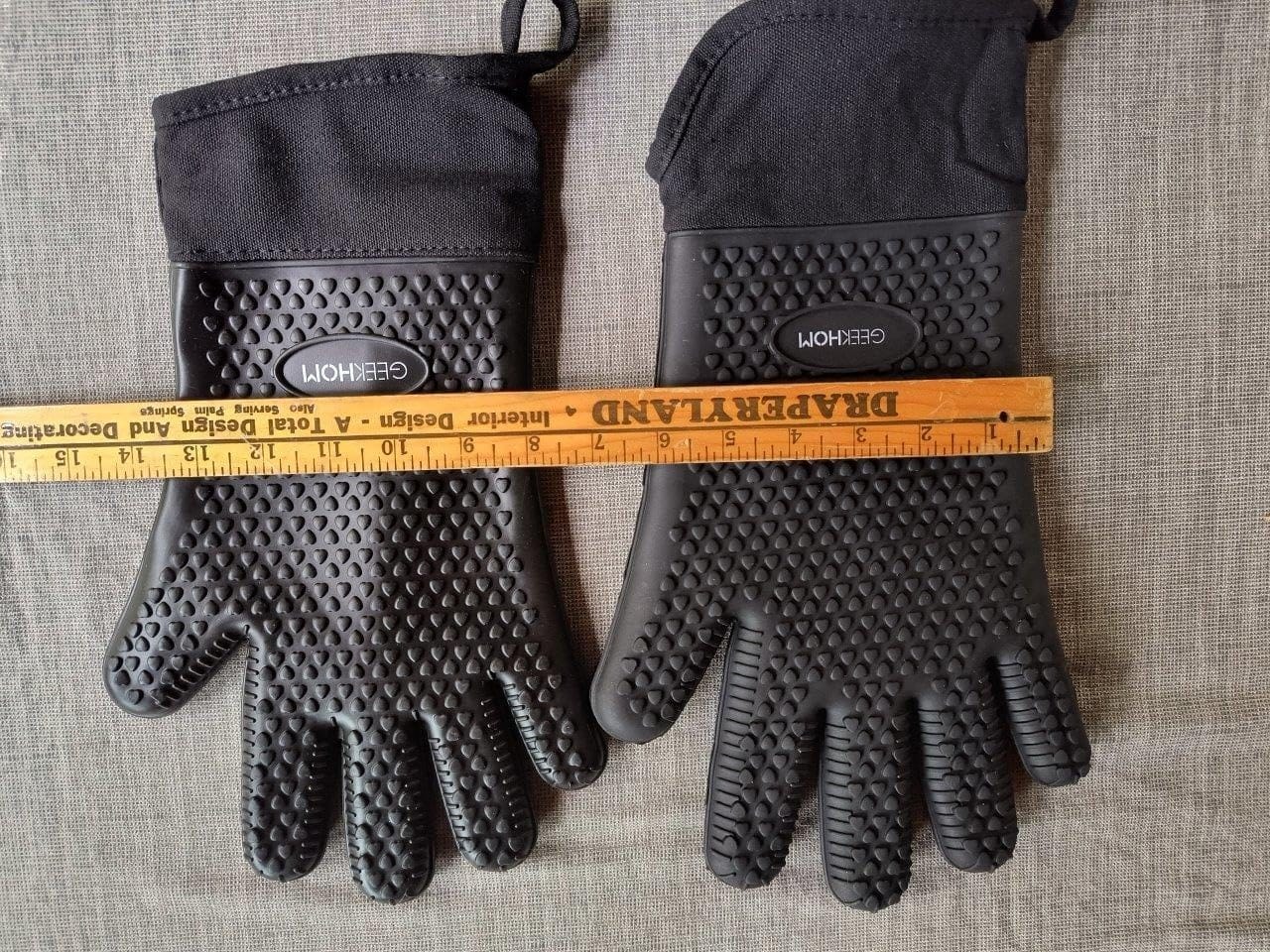 GEEKHOM BBQ Gloves Heat Resistant, 13.7 Inch Long Waterproof Silicone Oven Mitts for Grilling and Smoker, Non-Slip 5 Finger Kitchen Hot Mitts for Baking, Cooking & Cast Iron, Black customer photo 1
