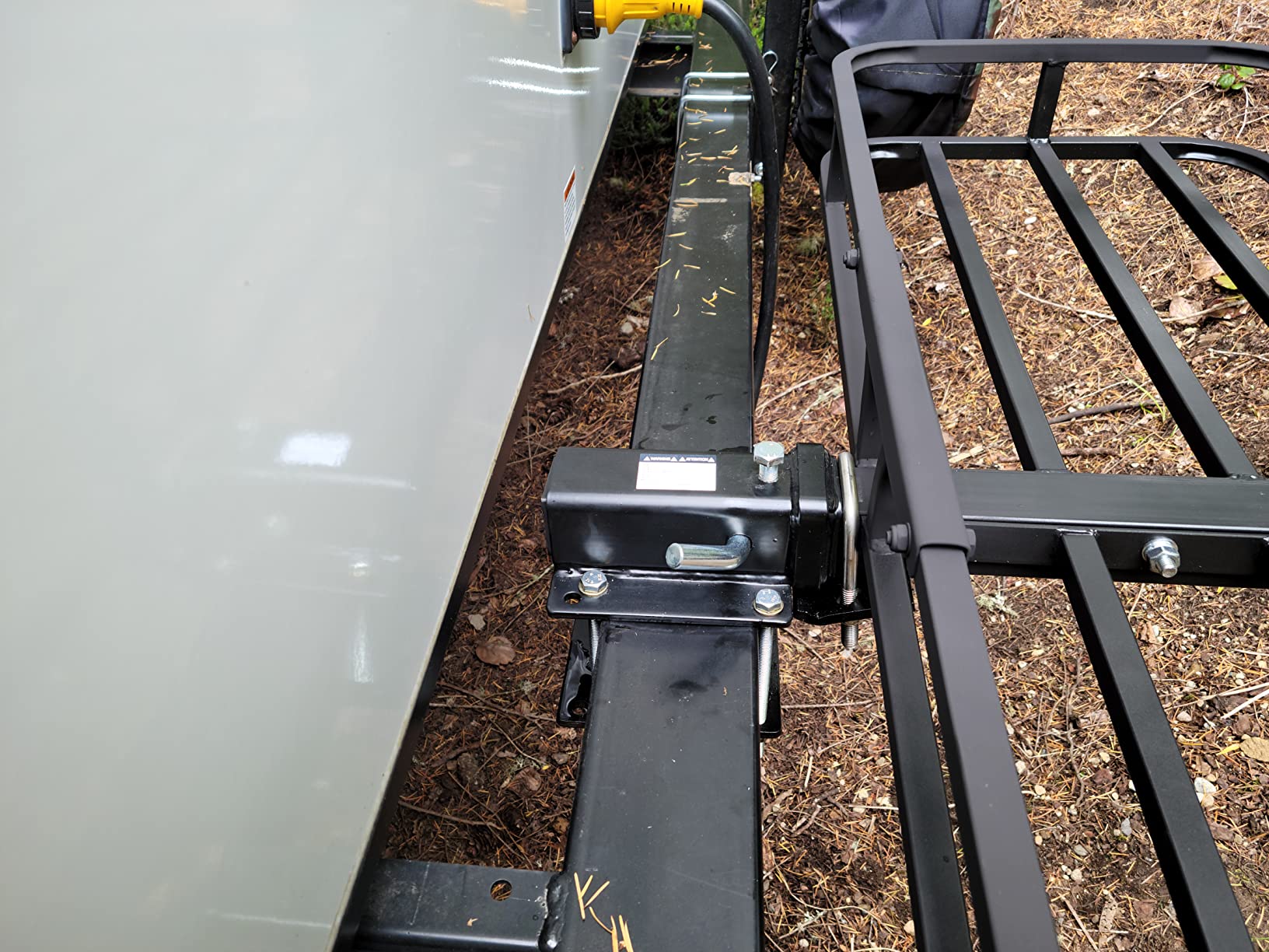 Camco Eaz-Lift Camper/RV Bumper Hitch - Ideal for Bikes, Cargo Racks & More - Clamps onto 4” Square RV Bumpers - No Drilling Required for Install - Crafted of Heavy Duty Powder-Coated Steel (48473) customer photo 1