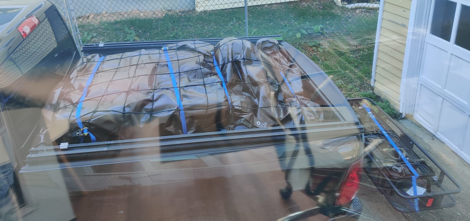 OMT 3x4ft Bungee Cargo Net, Stretches to 6x8ft for Truck Bed & Roof Rack customer photo 2