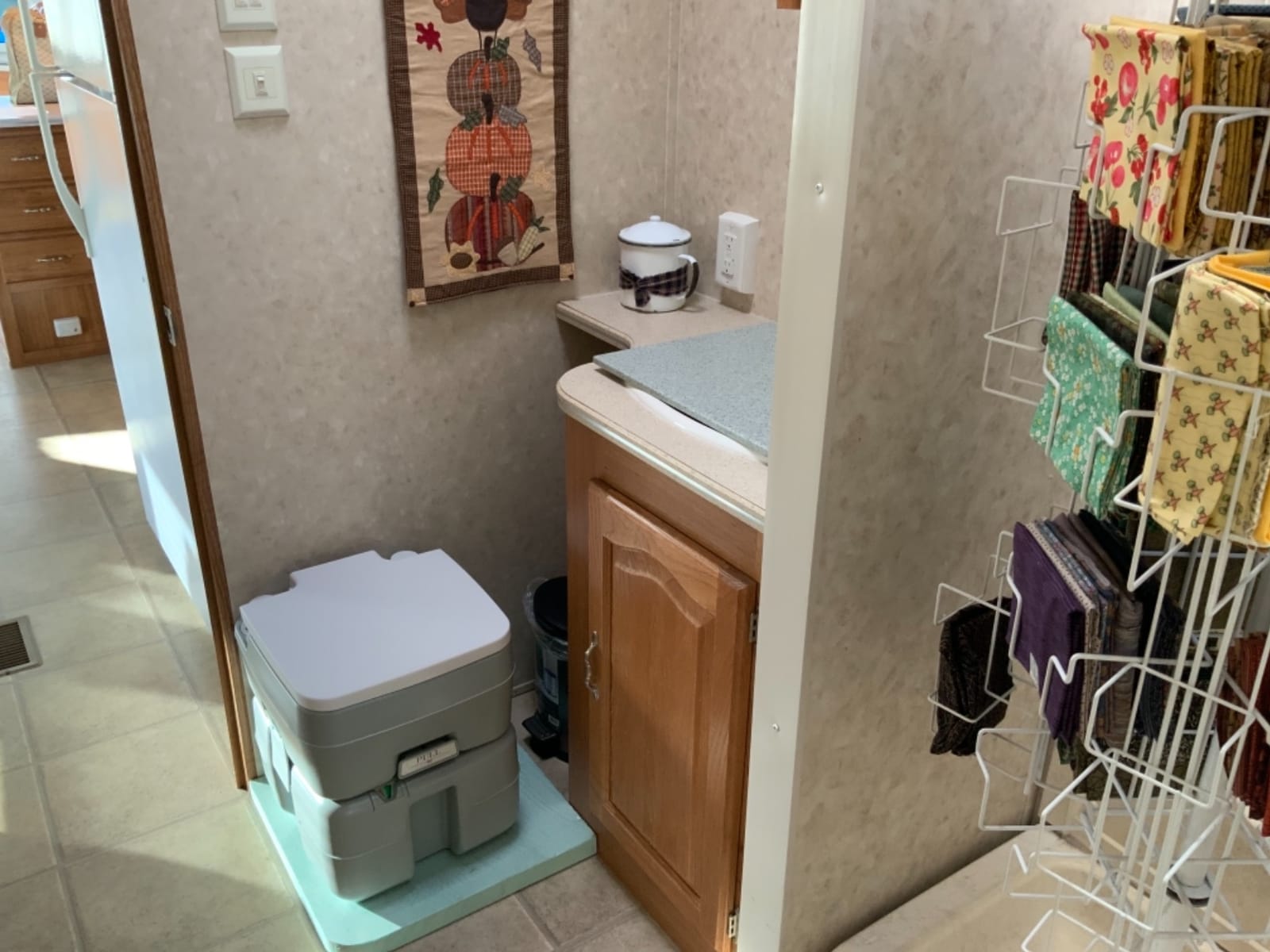 SereneLife Portable Toilet 5.3 Gal Camping Travel Outdoor Flush Toilet Seat customer photo 1