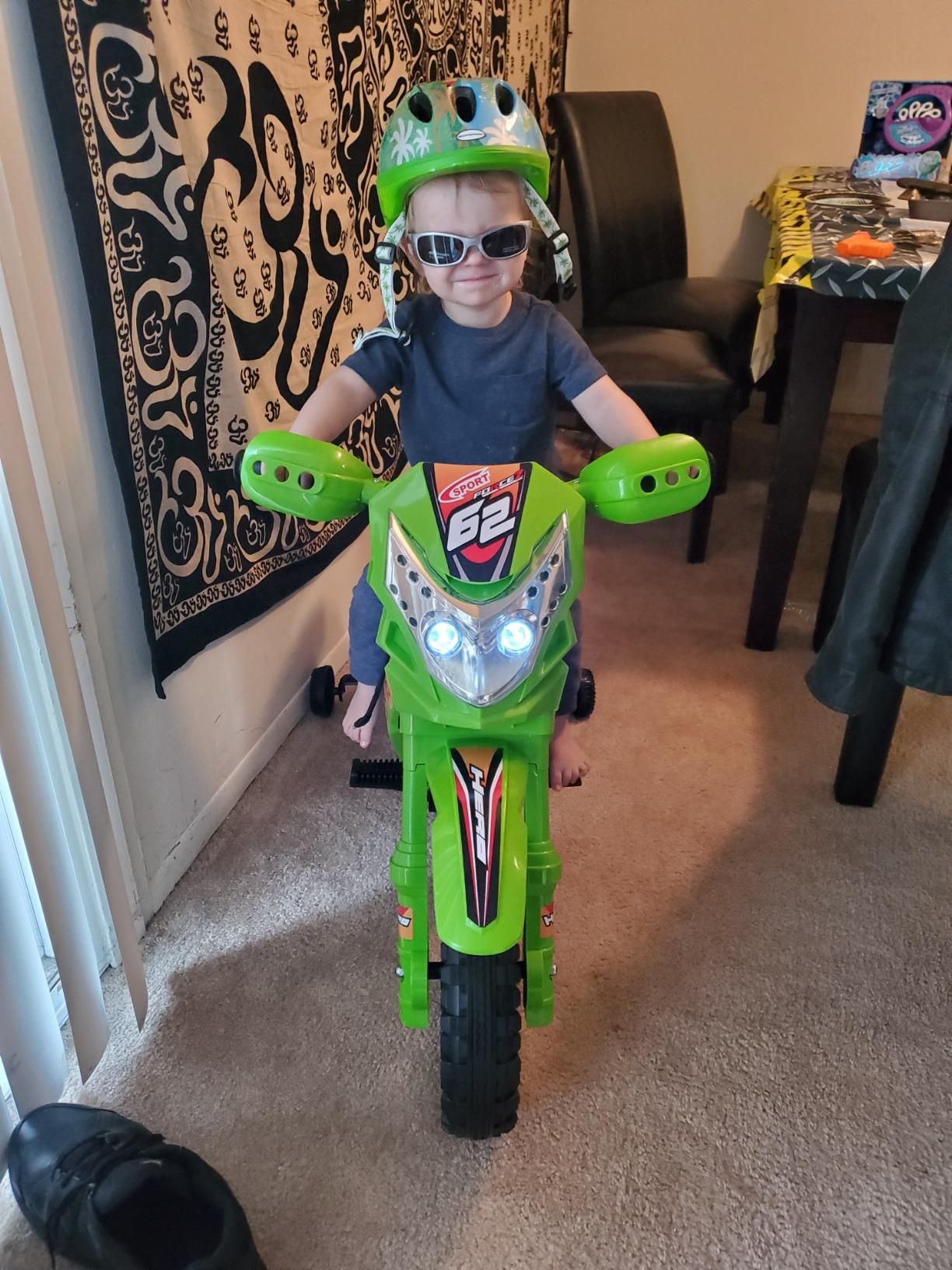 Best Choice Products Kids 6V Ride On Motorcycle w/Treaded Tires, Working Headlights, 2mph Top Speed, Training Wheels, Realistic Sounds, Music, Battery Charger - Red customer photo 1