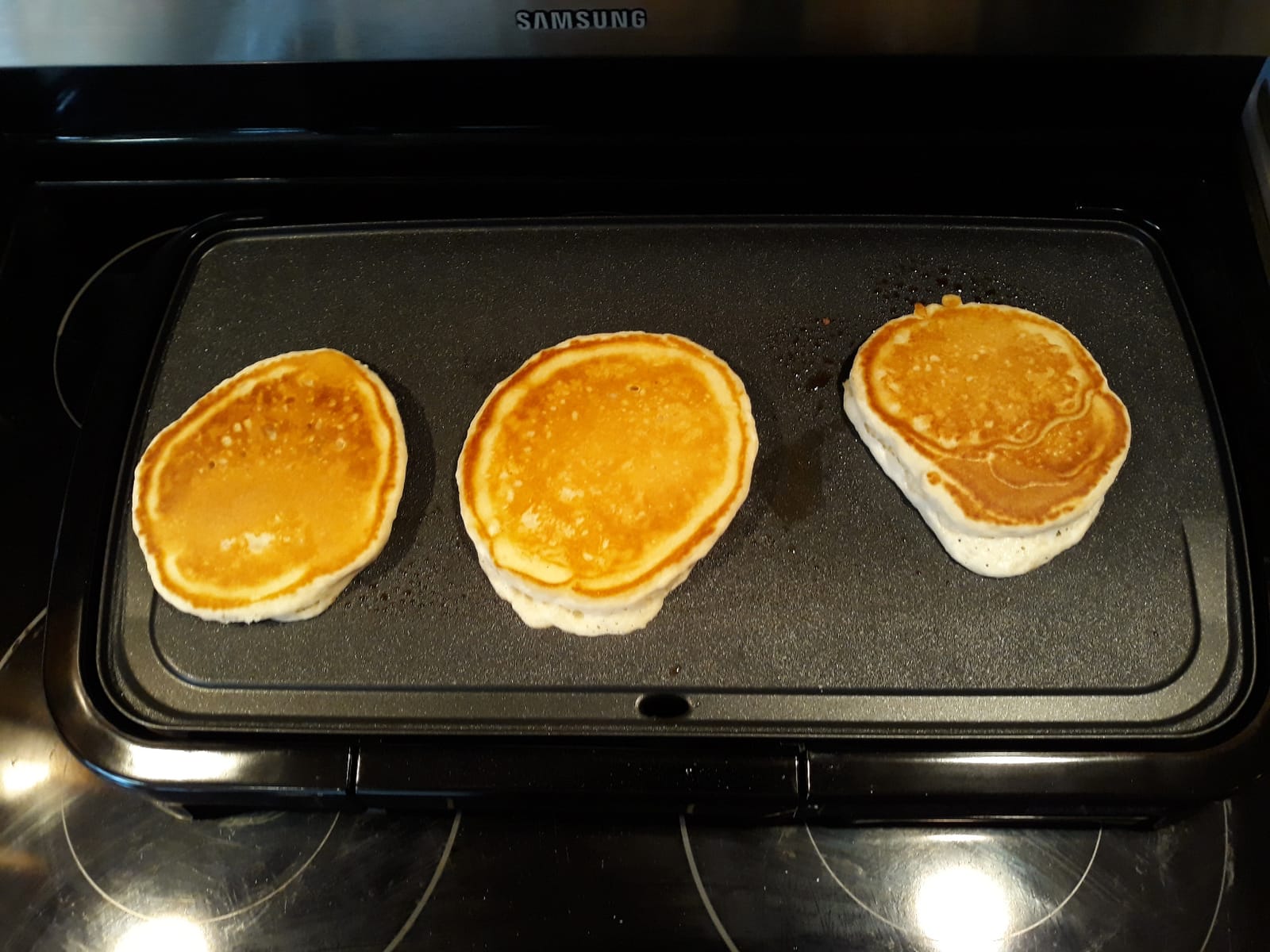 BLACK+DECKER 8-Serving Electric Griddle with Warming Tray customer photo 2