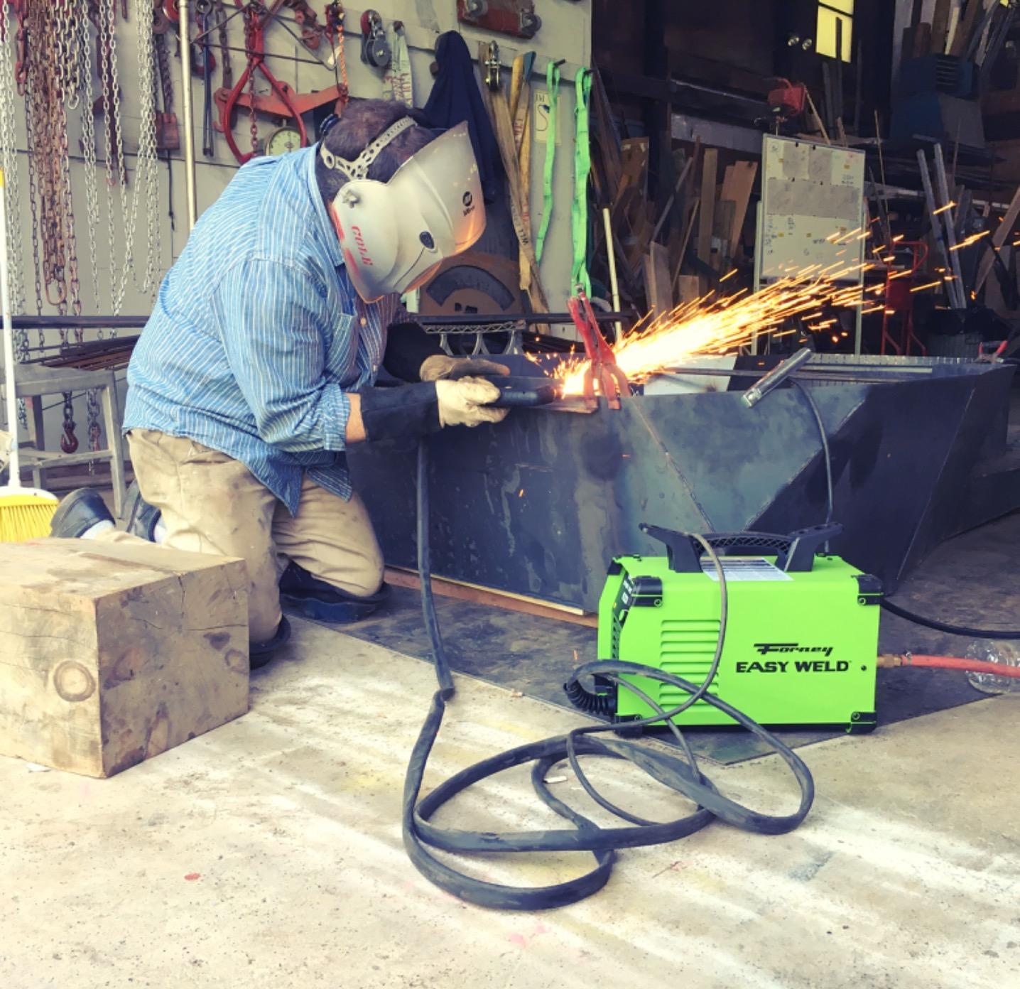 Forney 251 Easy Weld 20 P Plasma Cutter - Portable and Versatile Cutting Tool for Precise Metal Cutting customer photo 1