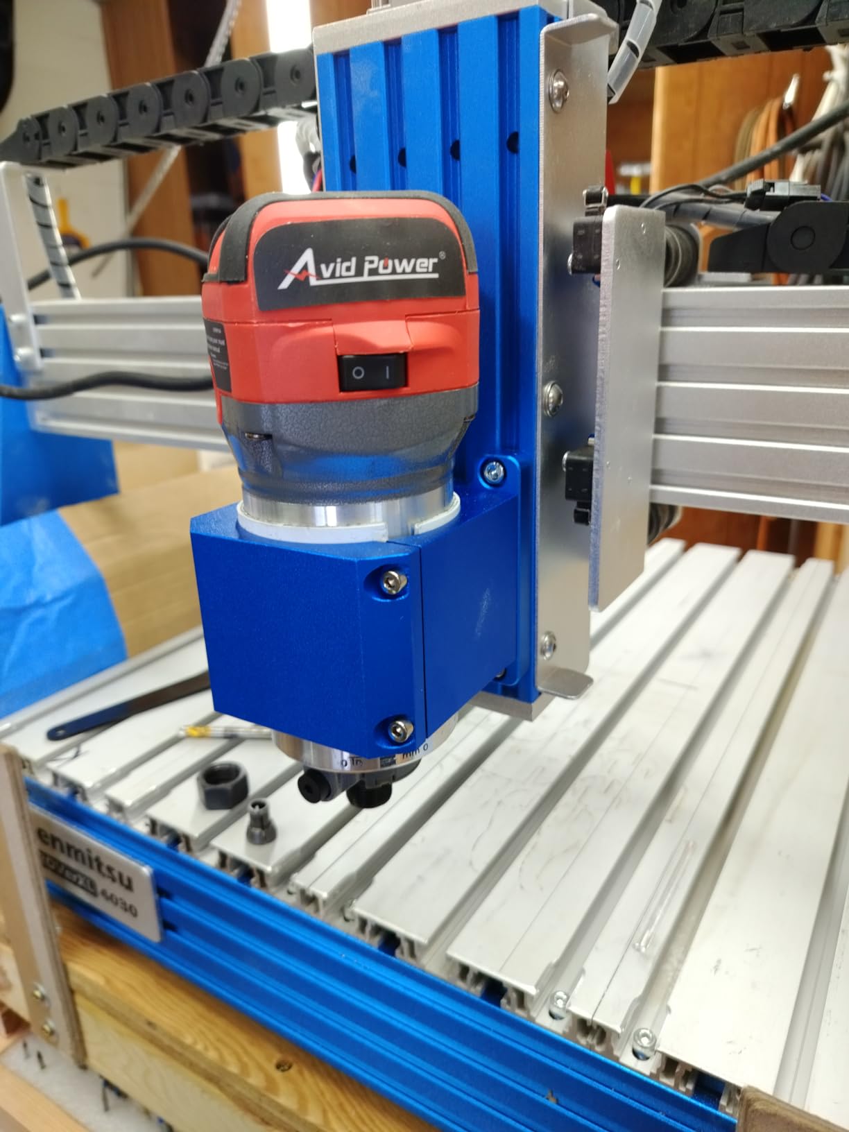 AVID POWER 6.5 Amp 1.25 HP Compact Router Tools for Woodworking, Fixed Base Wood Router with Trim Router Bits, 6 Variable Speeds, Edge Guide, Roller Guide, Dust Hood (Red, 65mm) customer photo 2