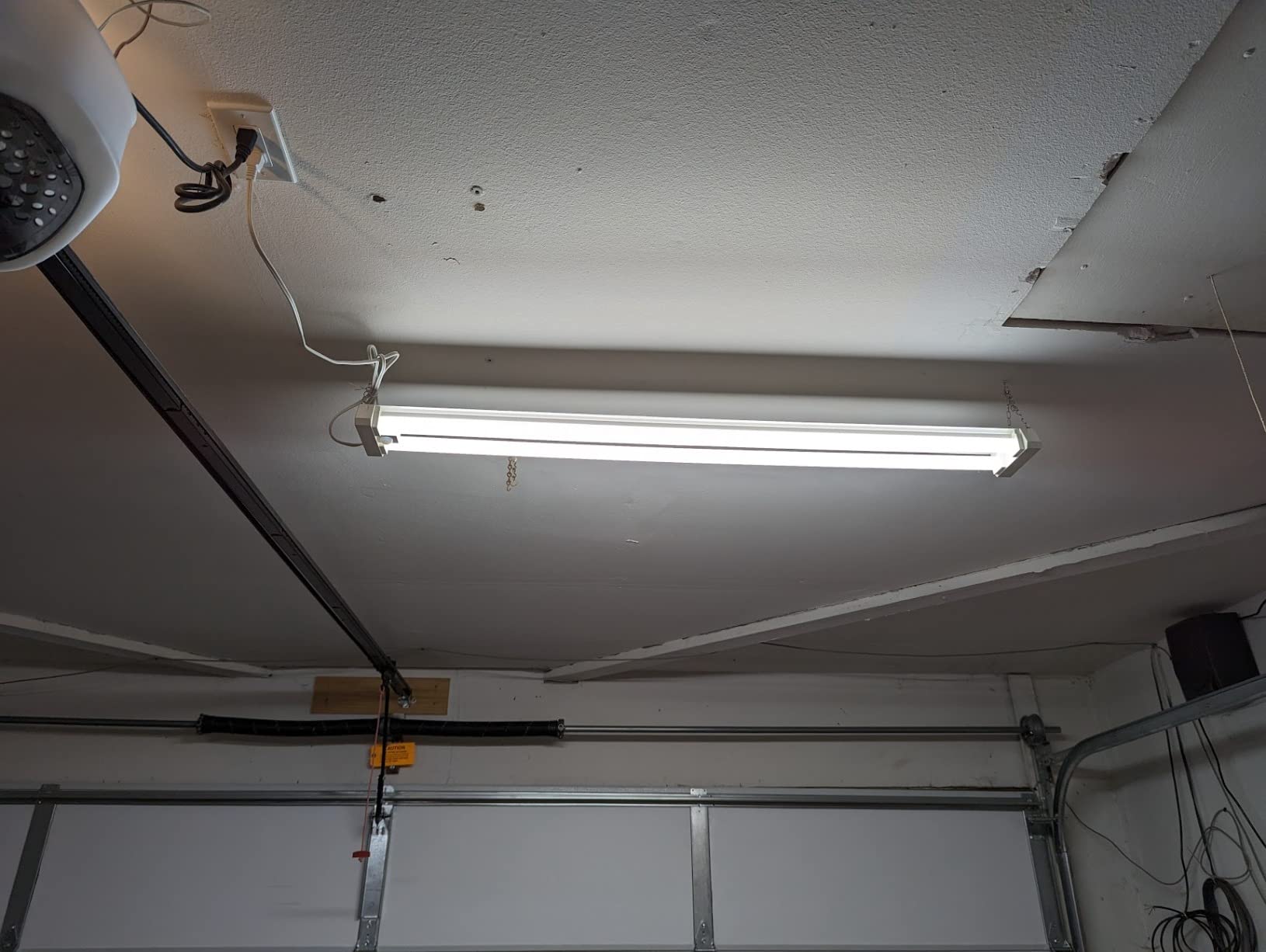 Sunco Motion Sensor 4ft LED Shop Light, Garage Lights Ceiling LED Plug-in Fixtures, 40W, 5000K Daylight, 4300 Lumens, Frosted, Motion Activated, Linkable Suspension Mount, ETL 2 Pack. customer photo 2