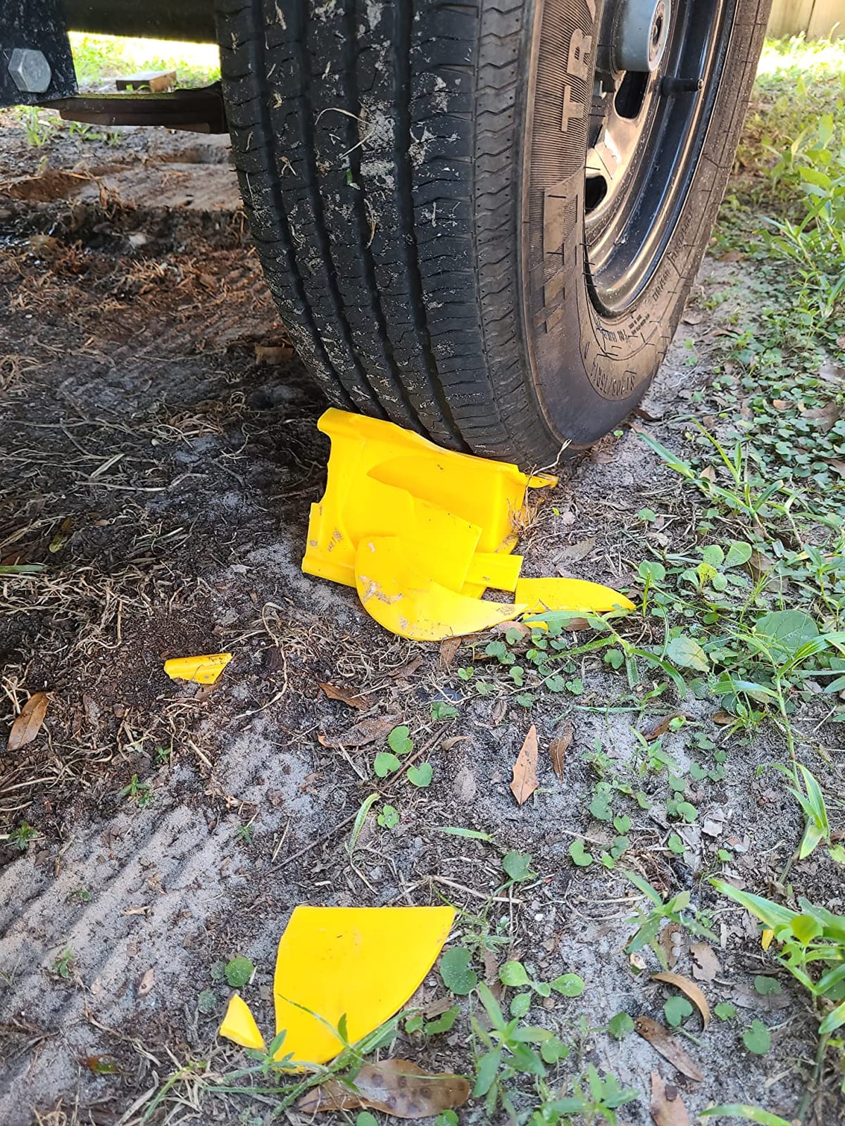PR1ME Wheel Chocks with Non-Slip Base for RV & Trailer. 2 Pack Heavy Duty Wheel Chock with Bright Yellow. Lightweight Wheel Stoppers for Cars Camper Trucks RVs, Fit for Most Tyre Sizes customer photo 2