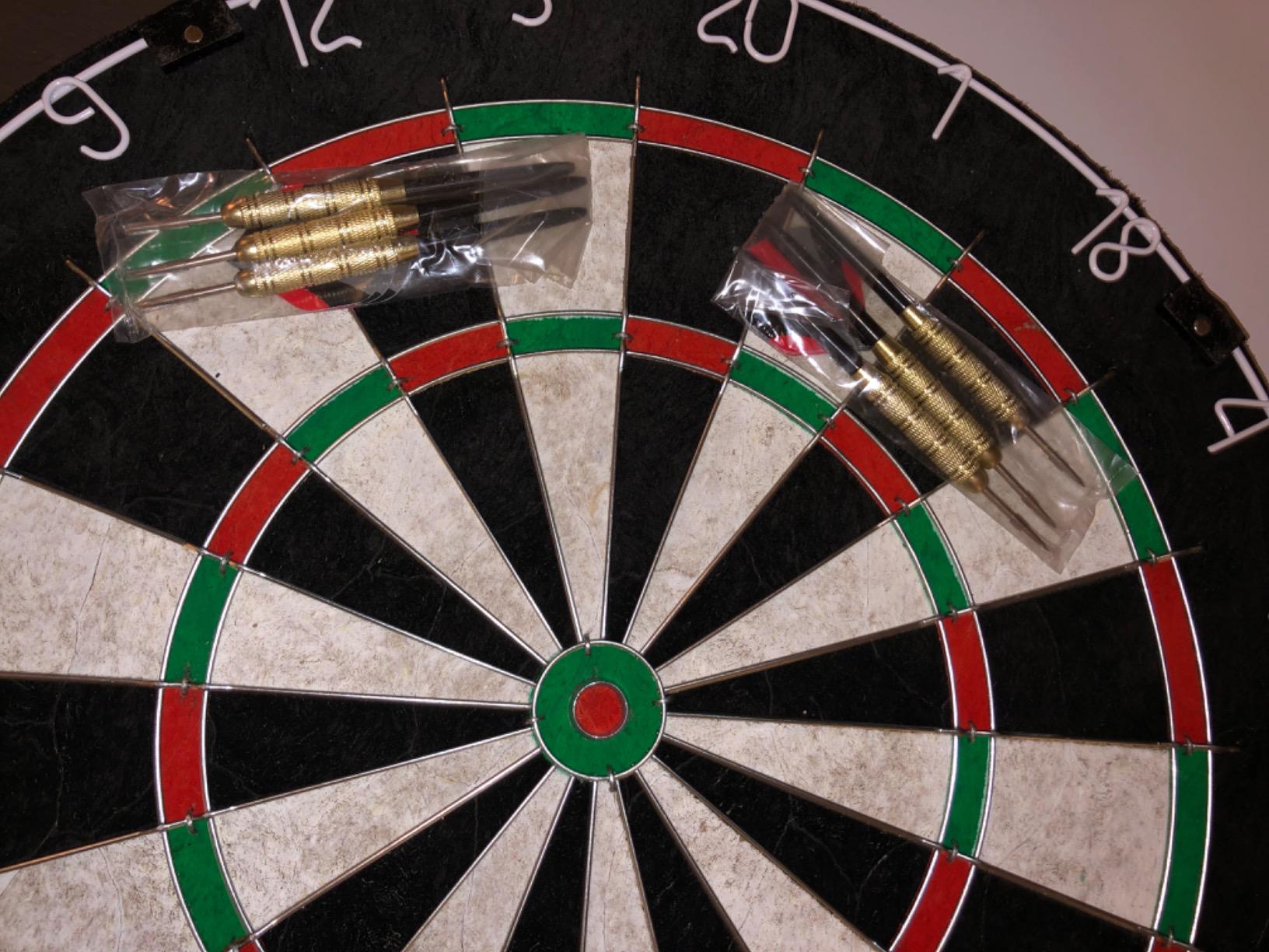LinkVisions Dartboard with Staple-Free Bullseye, 18g Steel Tip Darts Set,12 Steel Tip Darts 18g, Dartboard Mounting Kits Included customer photo 2