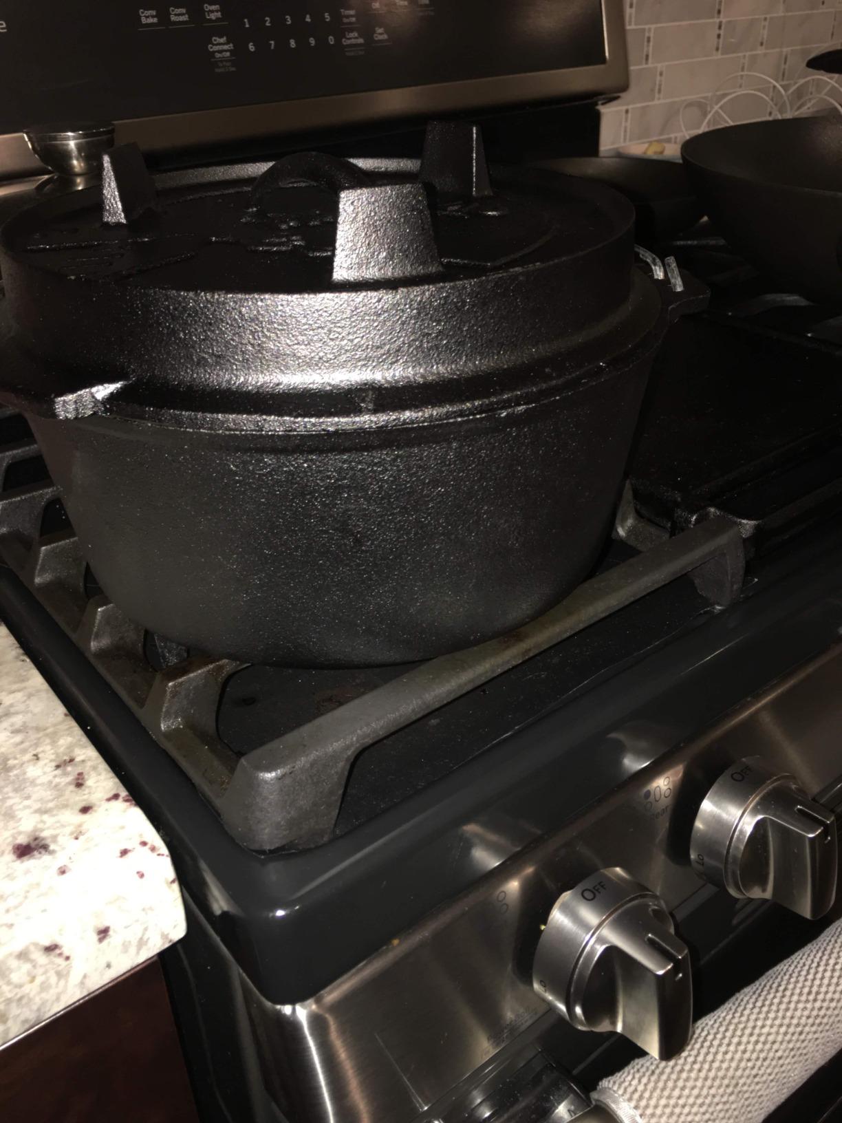 Overmont 6QT Cast Iron Dutch Oven - Pre-Seasoned Pot with Lid Lifter & Legs customer photo 2