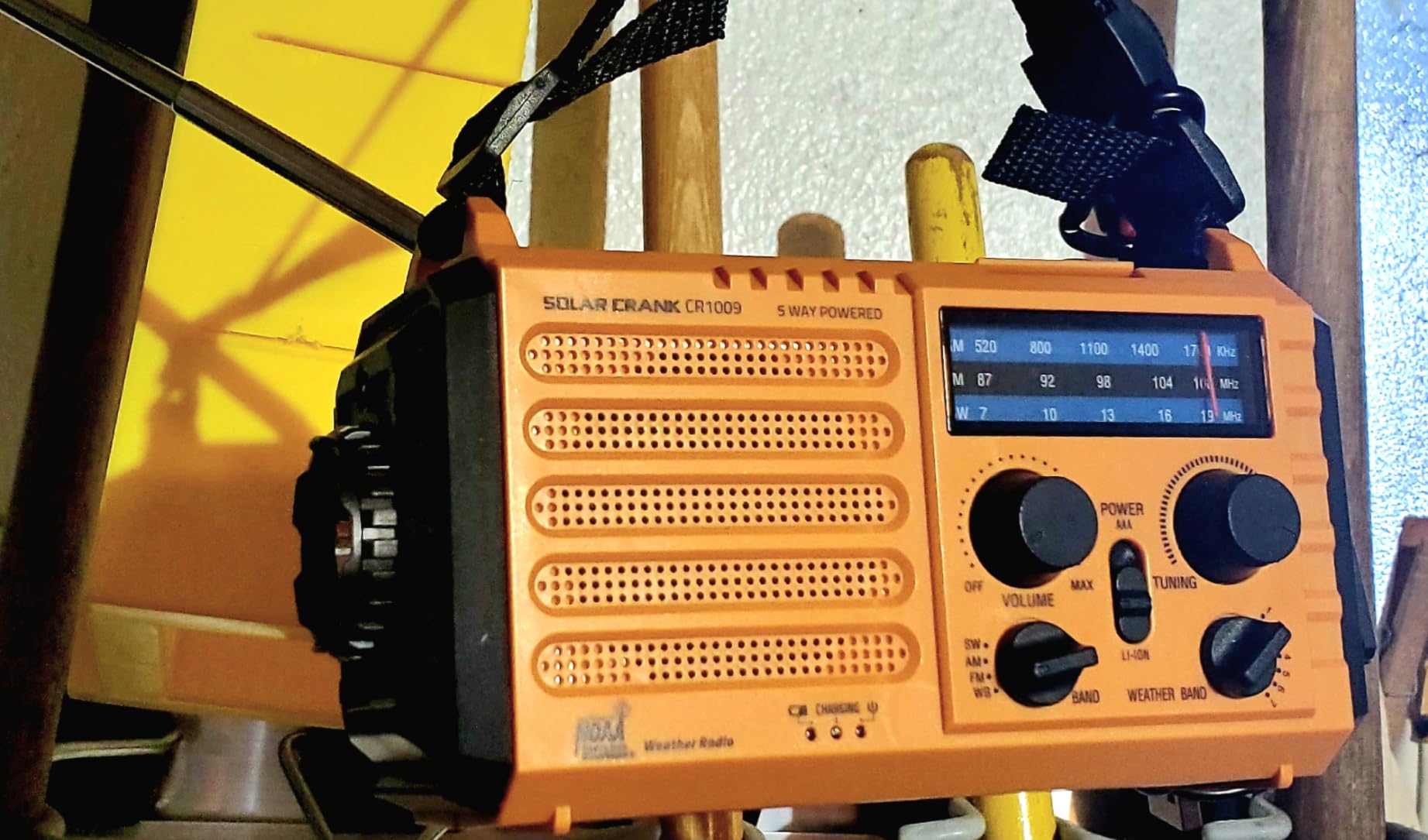 Emergency Weather Radio, Portable Solar Hand Crank Radio with NOAA/AM/FM/SW customer photo 2