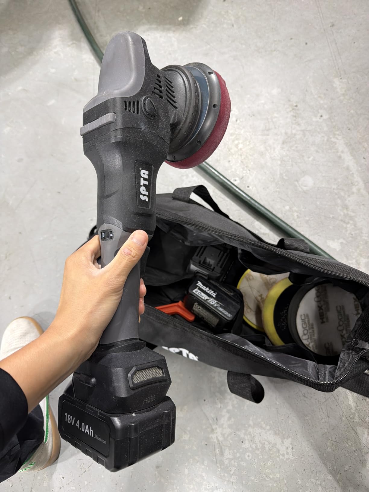 SPTA 18V Cordless Car Polisher, 15mm Orbit 2000-4800 OPM Portable Buffer Polisher with 7 Variable Speed 2Pcs 4.0Ah Battery, 6 Sponge Pads,2 Wool Pad, Tool Bag for Car Polishing, Waxing customer photo 2