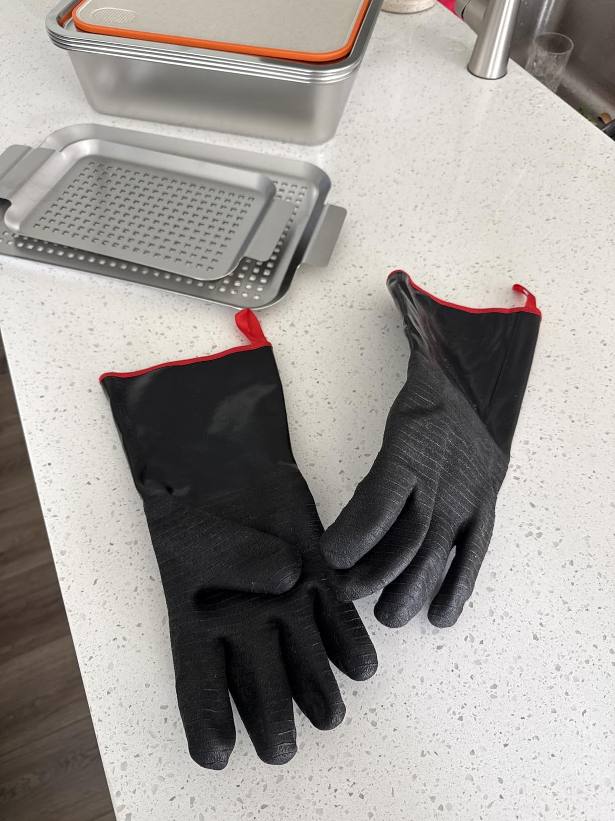 932°F Extreme Heat Resistant Gloves for Grill BBQ,Aillary Waterproof Long Sleeve Pit Grill Gloves for Fryer, Baking, Oven,Smoker,Fireproof, Oil Resistant Neoprene Coating（14-Inch ） customer photo 2