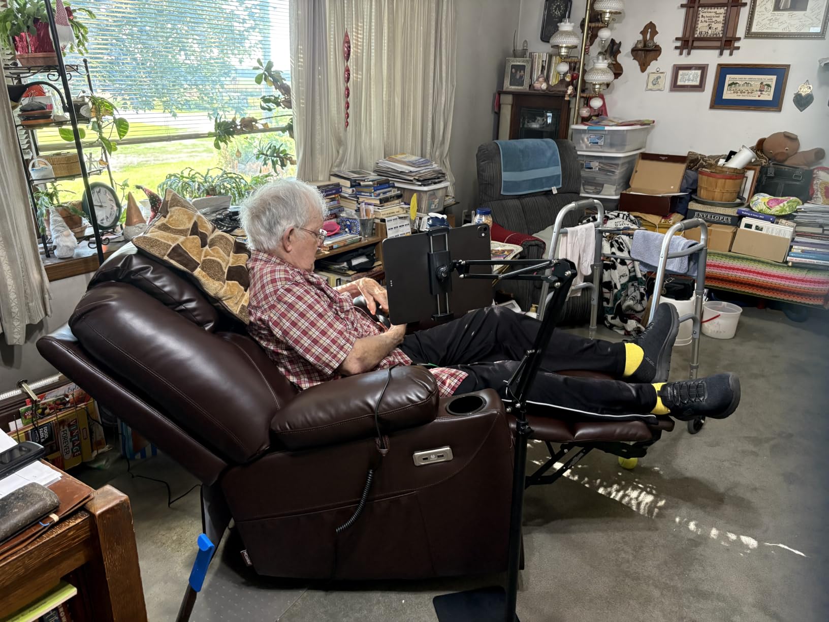 MCombo Large Power Lift Recliner Chair with Massage and Heat for Tall Elderly People, 3 Positions, Cup Holders, and USB Ports, Faux Leather 7516 (Large, Dark Brown) customer photo 2