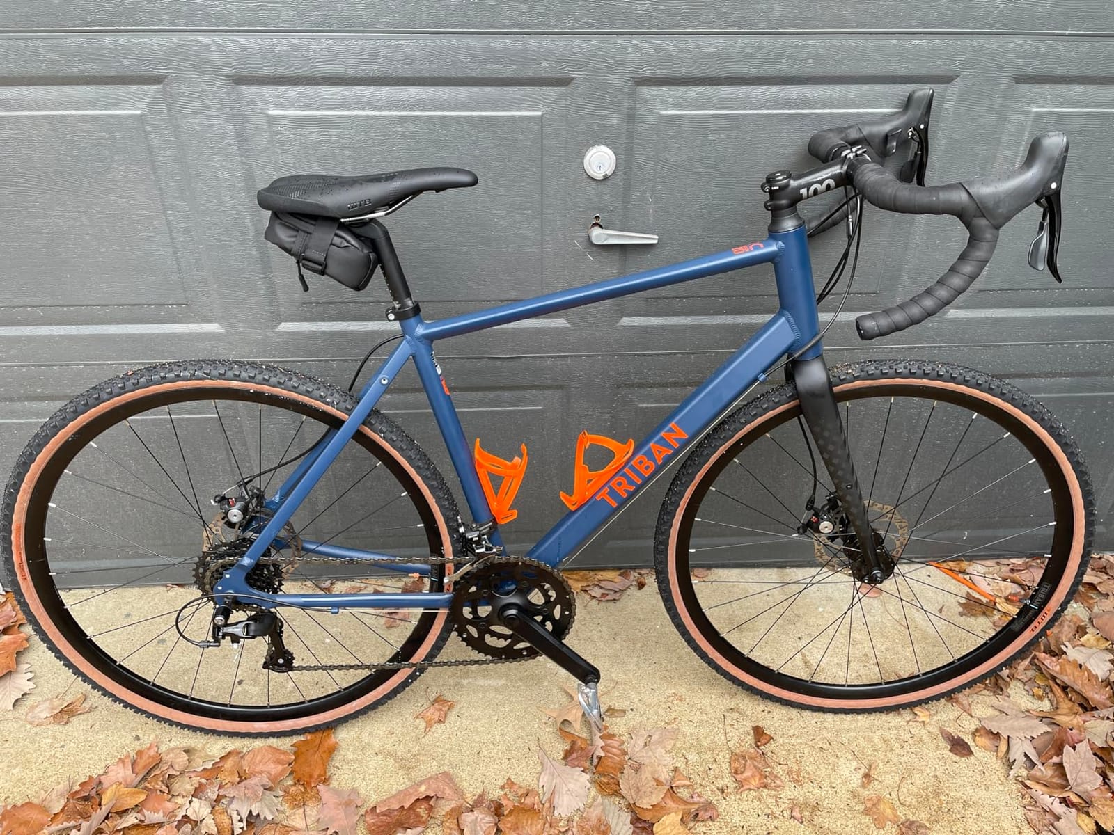 WTB Raddler Fast Rolling Bike Tire - High-Volume Gravel Tire with SG2 Puncture Protection - Optimized for Speed & Traction - Ideal for Gravel Adventures - Black or Tan Sidewall customer photo 1