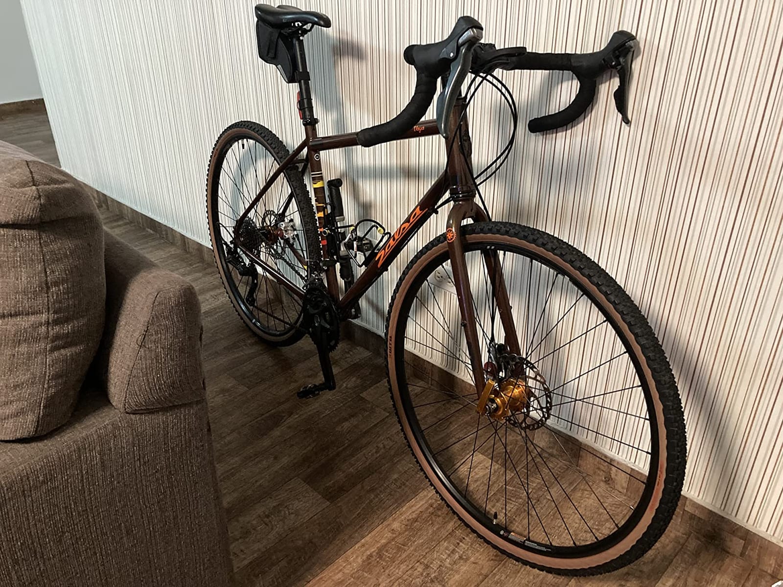 WTB Raddler Fast Rolling Bike Tire - High-Volume Gravel Tire with SG2 Puncture Protection - Optimized for Speed & Traction - Ideal for Gravel Adventures - Black or Tan Sidewall customer photo 2