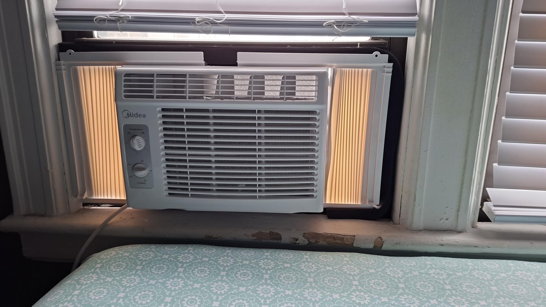 Midea 5,000 BTU EasyCool Small Window Air Conditioner - Cool up to 150 Sq. Ft. with Easy-to-Use Mechanical Controls and Reusable Filter, Perfect for Small Bedroom, Living Room, Home Office customer photo 2