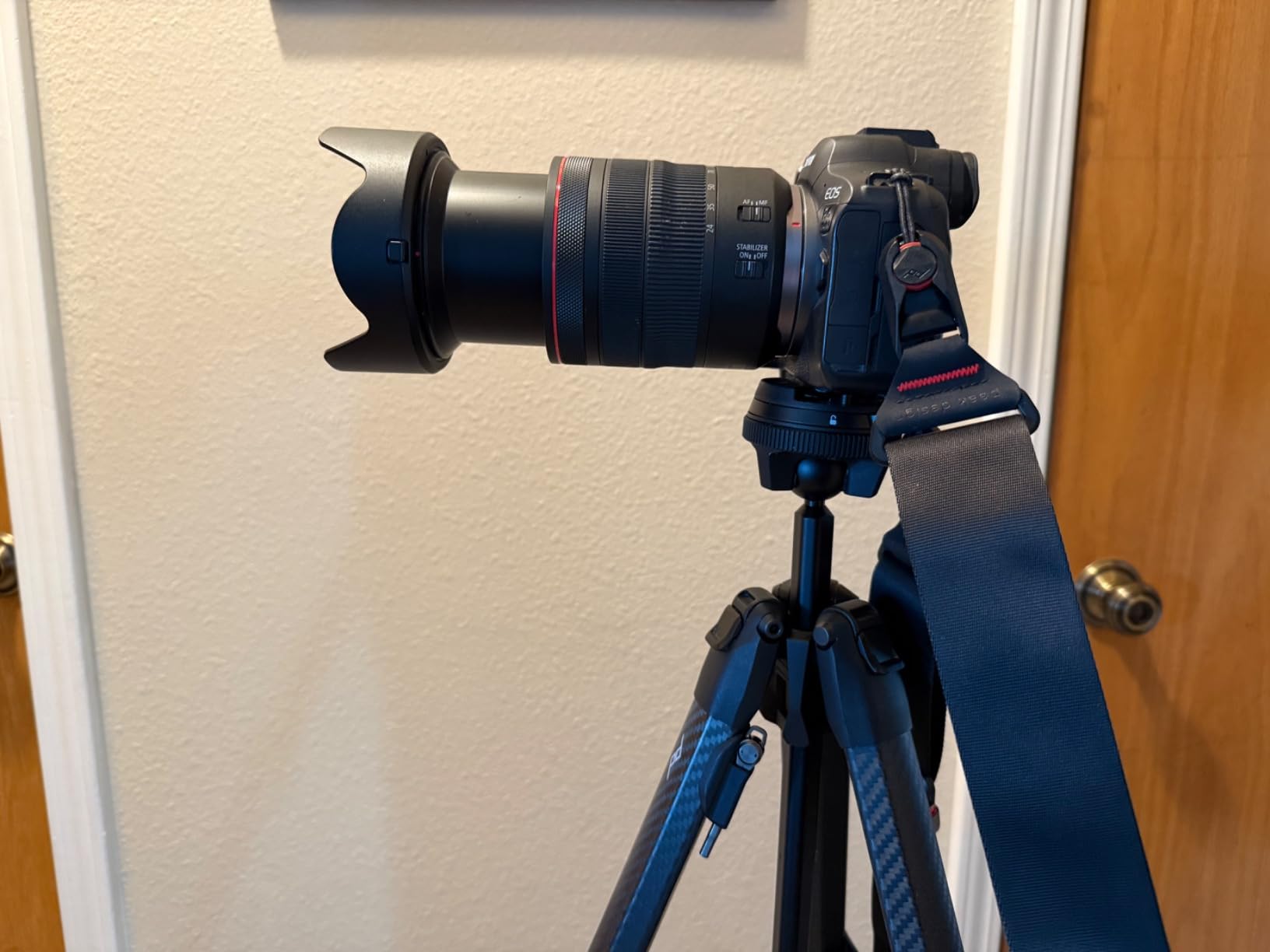 Peak Design Travel Tripod, Carbon Fiber, Compact Design, Quick Setup and Takedown, Pro-Level Stability, Ergonomic Ball Head, Compact and Portable Travel Tripod for Camera and Phone, 20 lb Capacity customer photo 1