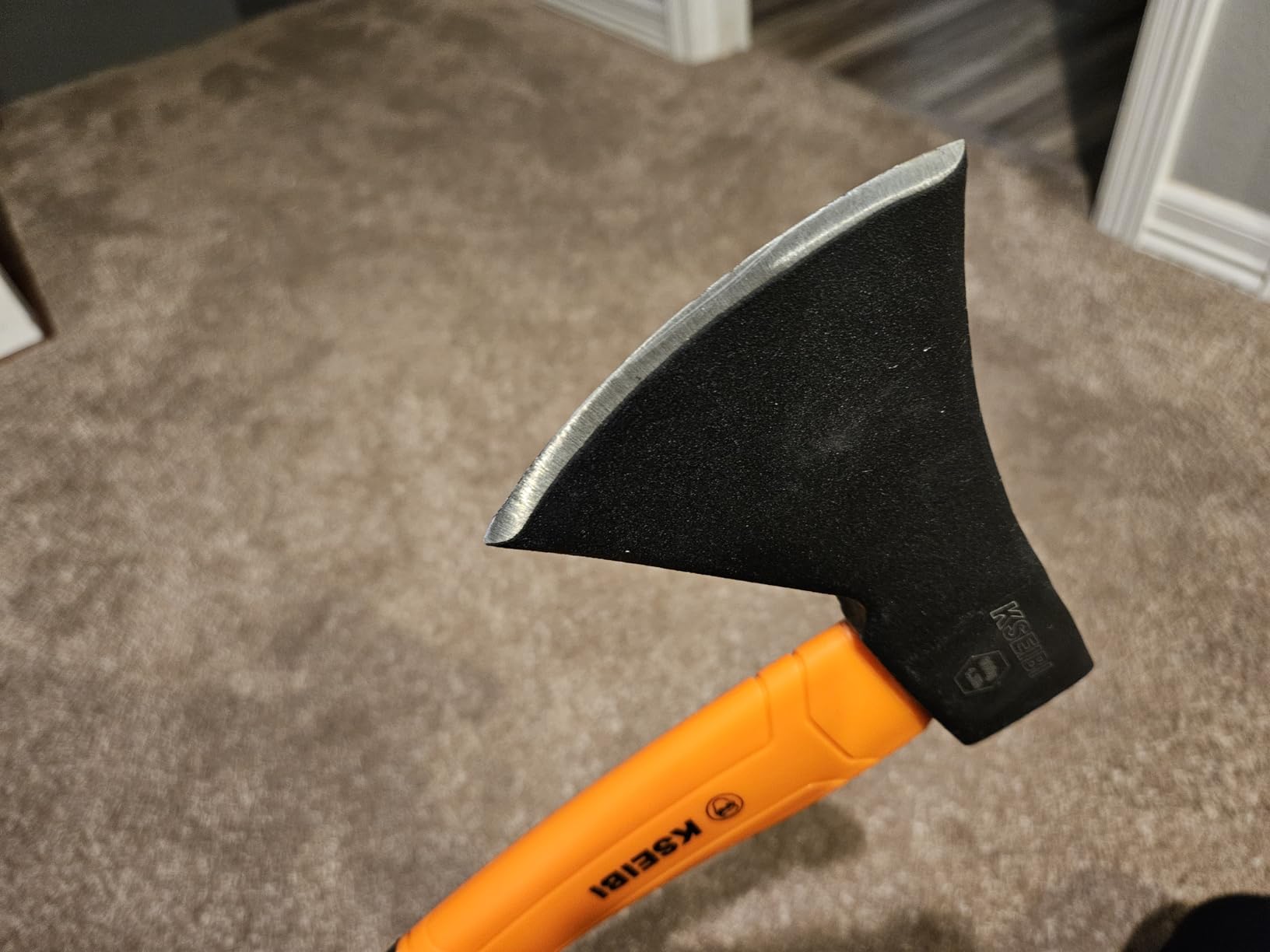 KSEIBI Wood Axe, Small Outdoor Camp Hatchet for Splitting and Kindling Wood, Forged Steel Blade with Anti-Slip and Shock Reduction Handle Great Throwing Axes and Hatchets (Modern) customer photo 1