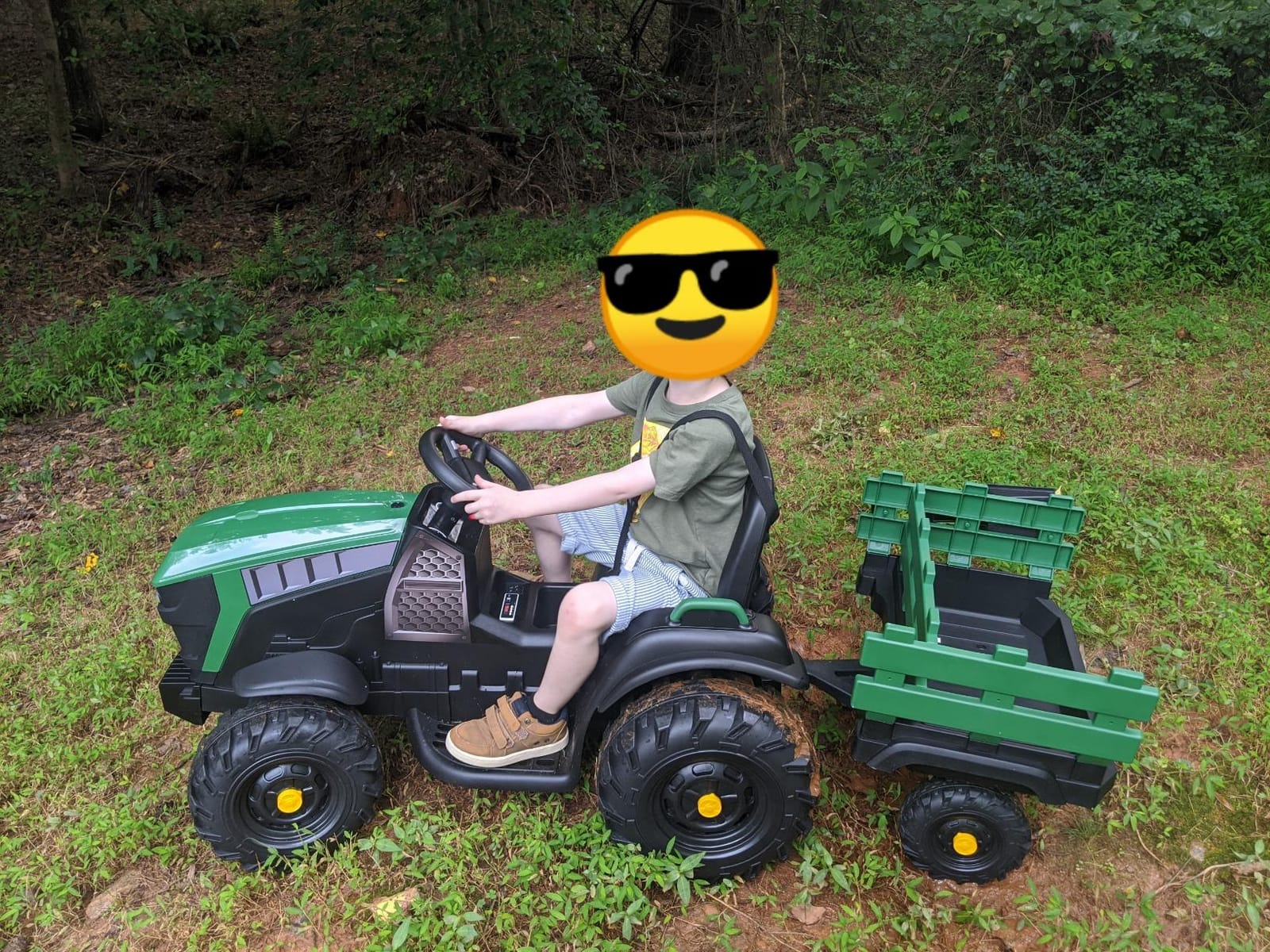JOYMOR Ride on Tractor with Remote Control, 25W Motors Electric Tractor with Trailer for Toddler, 12V Battery Powered Ride on car Toy for Boys and Girls customer photo 2