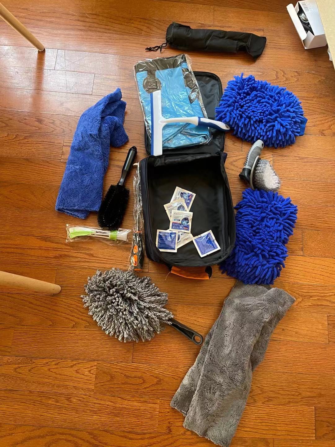 22Pcs Car Wash Cleaning Tools Kit Car Detailing Set with Blue Canvas Bag Collapsible Bucket Wash Mitt Sponge Towels Tire Brush Window Scraper Duster Complete Interior Car Care Kit customer photo 2